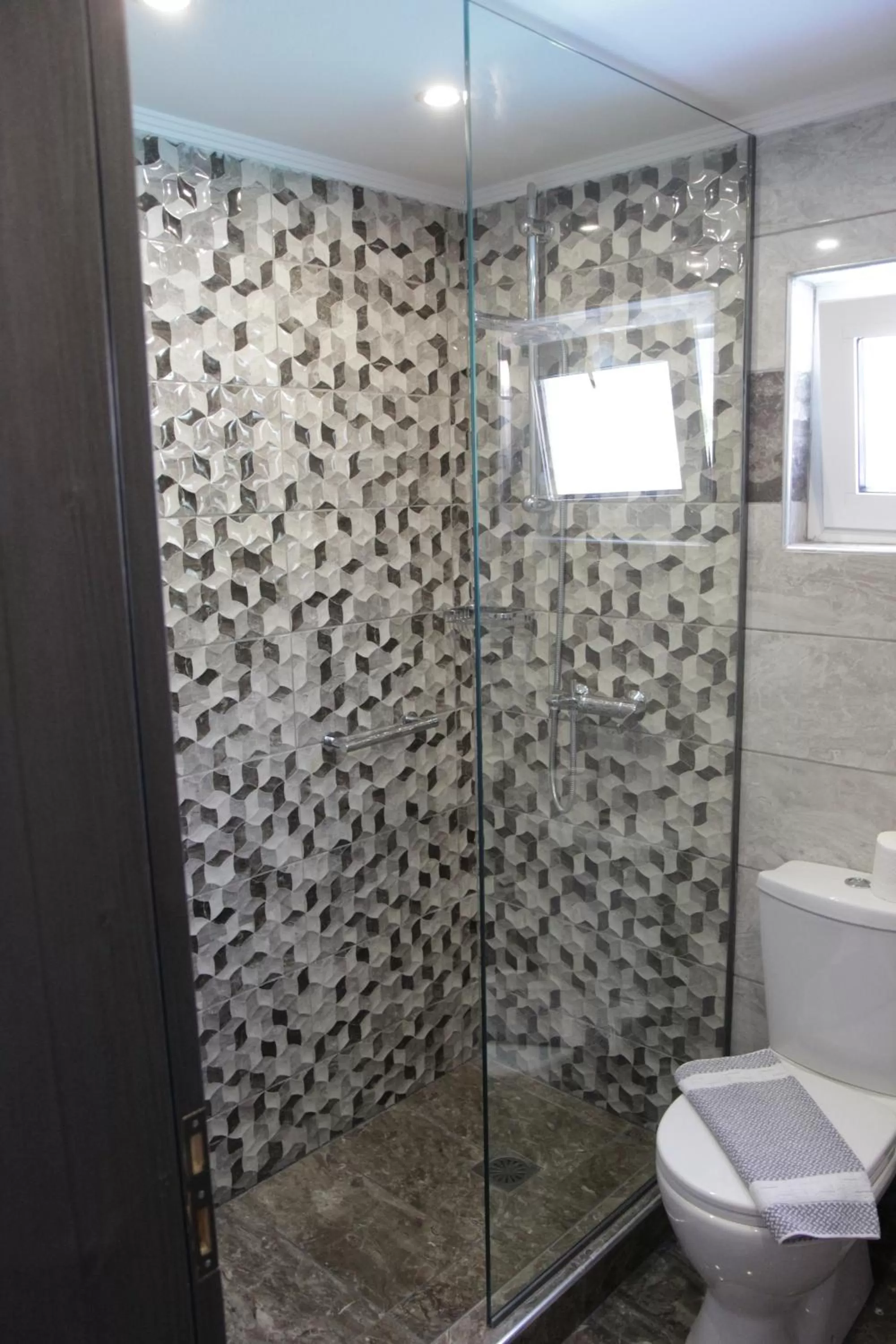 Bathroom in Platoni Elite