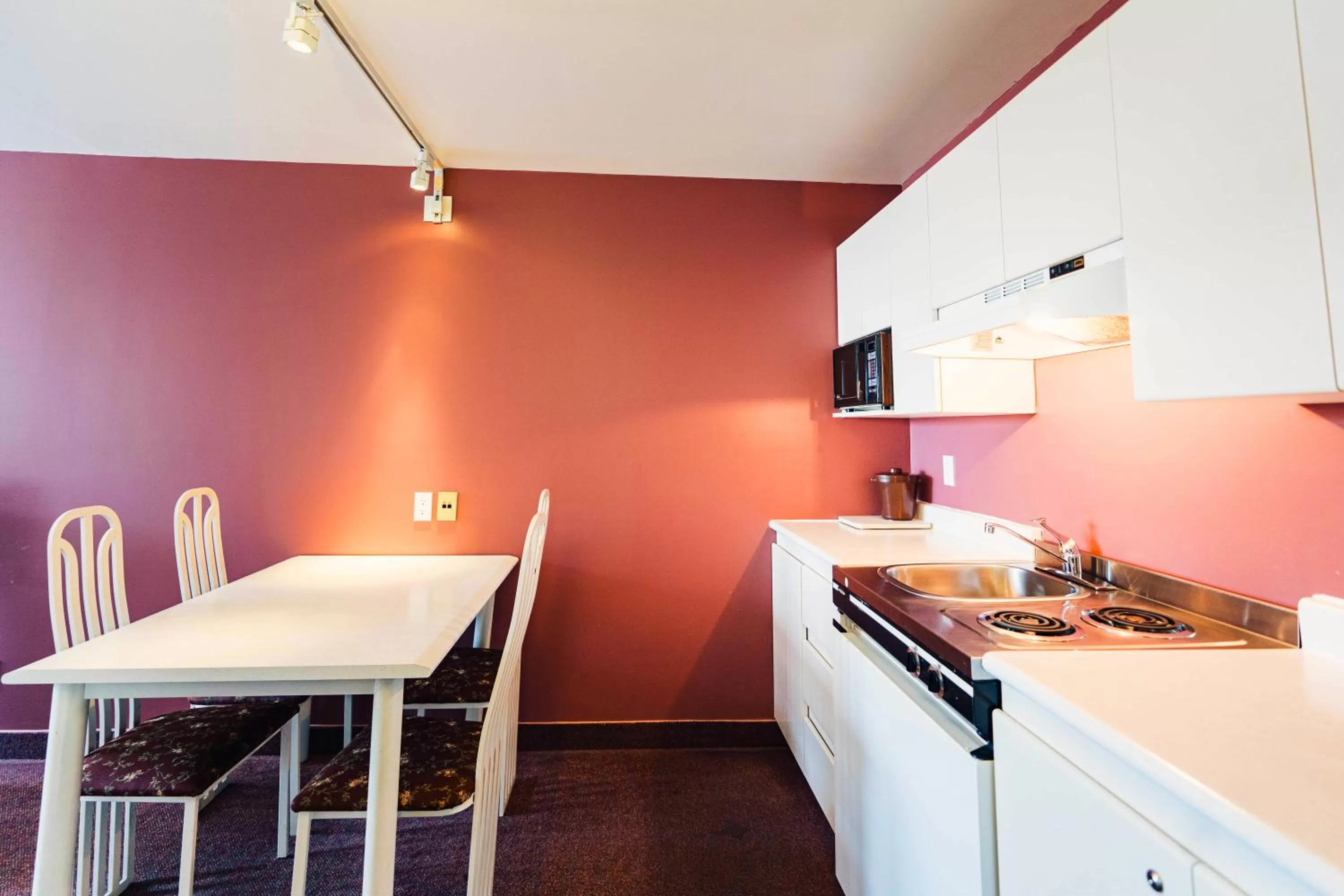 Kitchen/Kitchenette in Auberge Harris