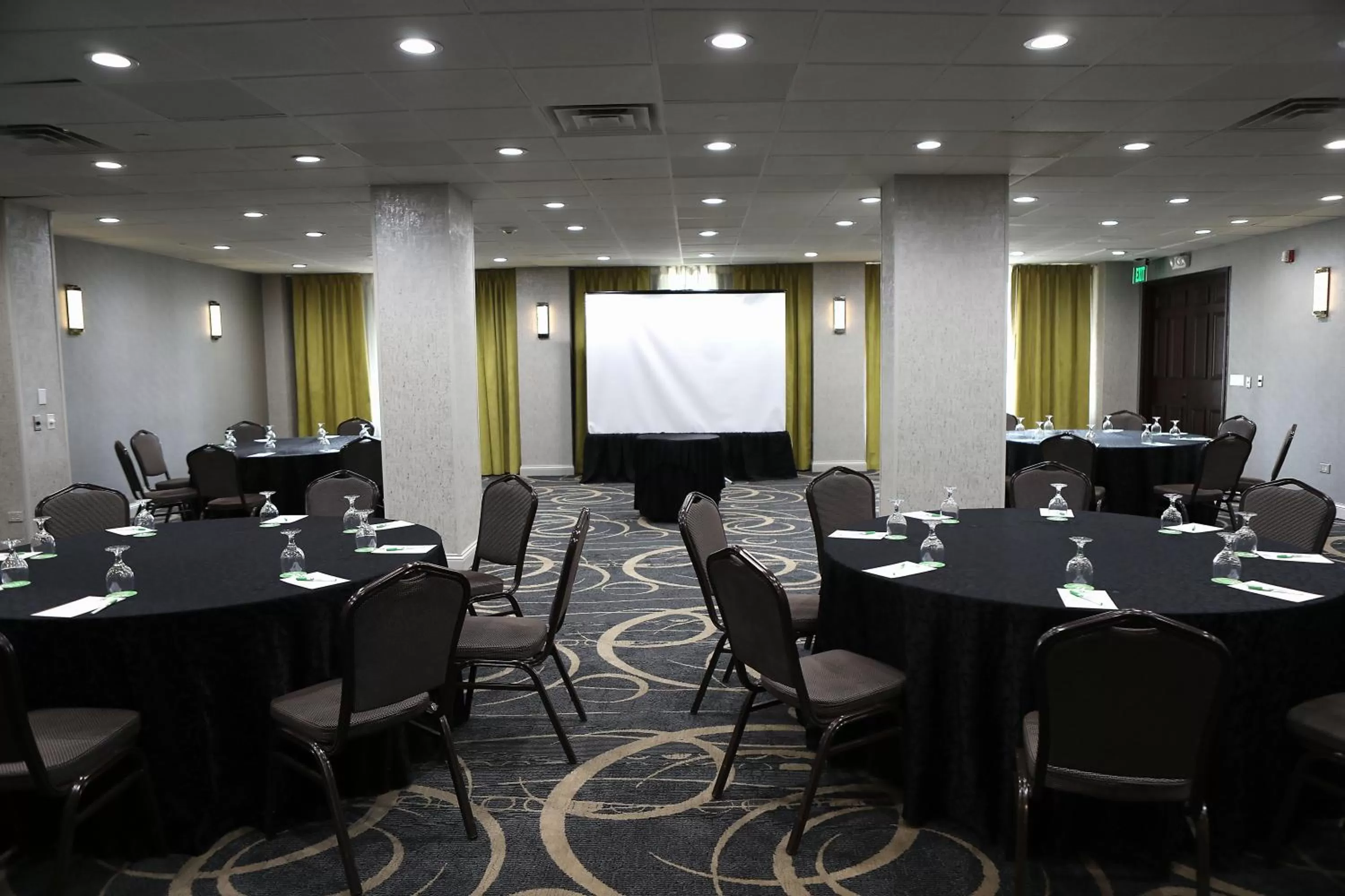 Meeting/conference room in Holiday Inn Chicago/Oak Brook by IHG