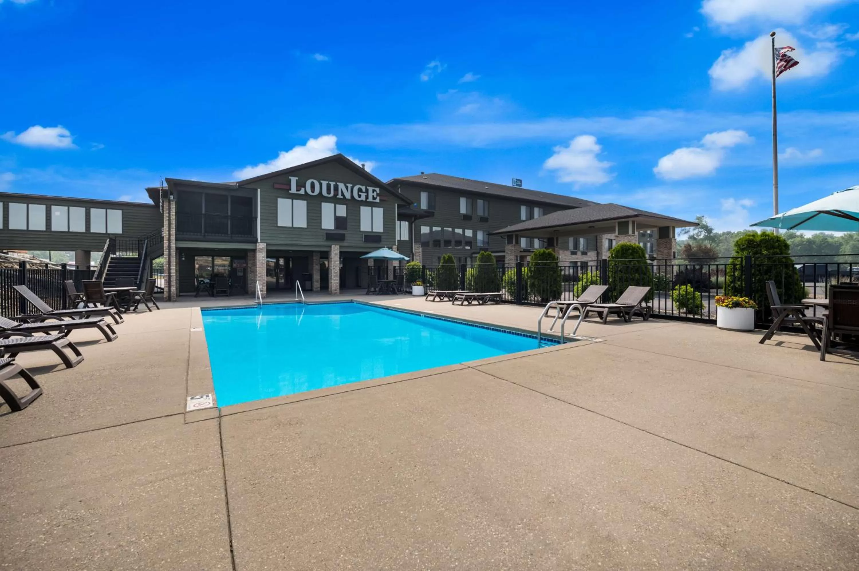 Pool view in Best Western Park Oasis Inn
