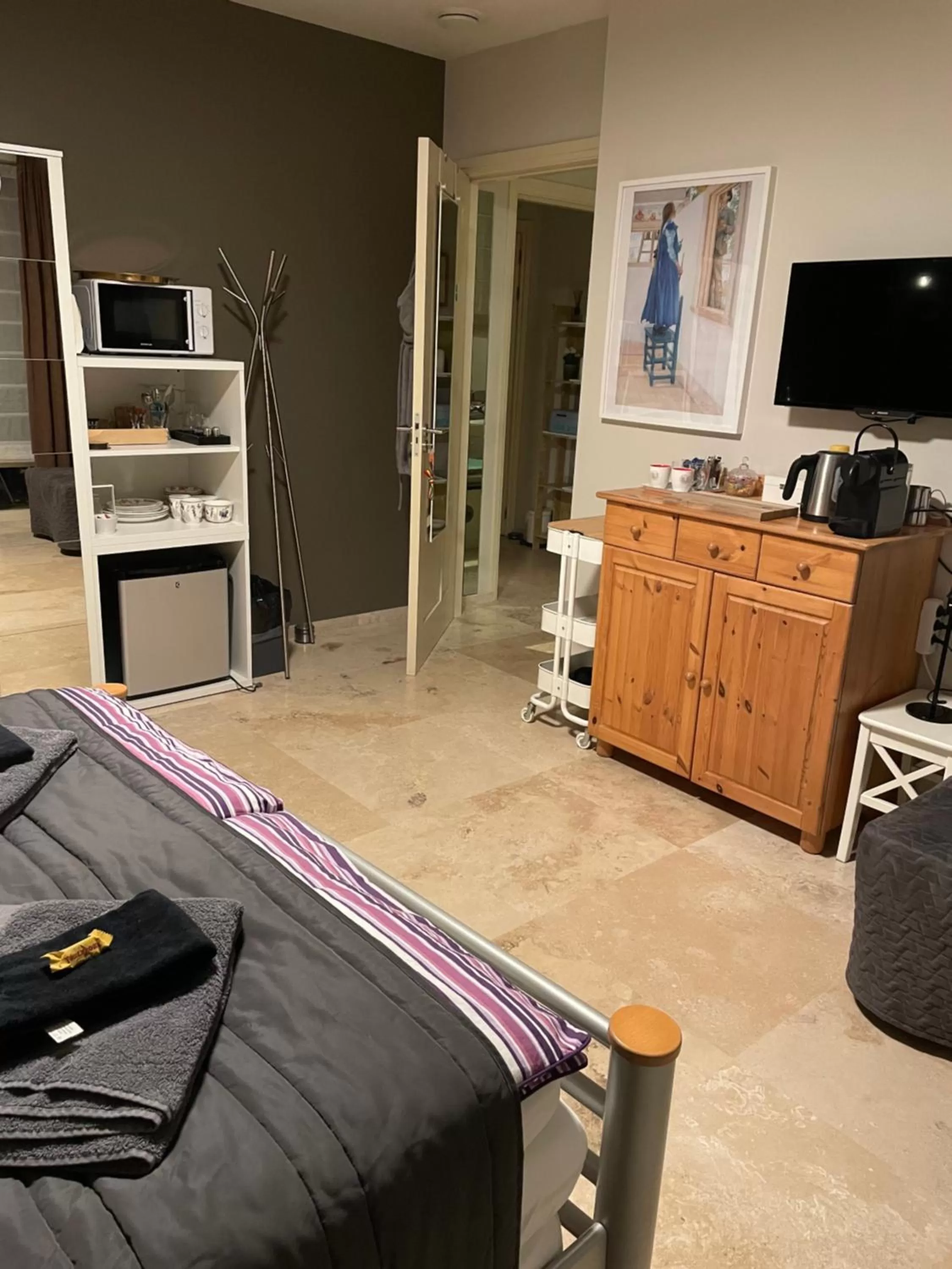 TV and multimedia, TV/Entertainment Center in B&B Maison Saint Tropez Eindhoven