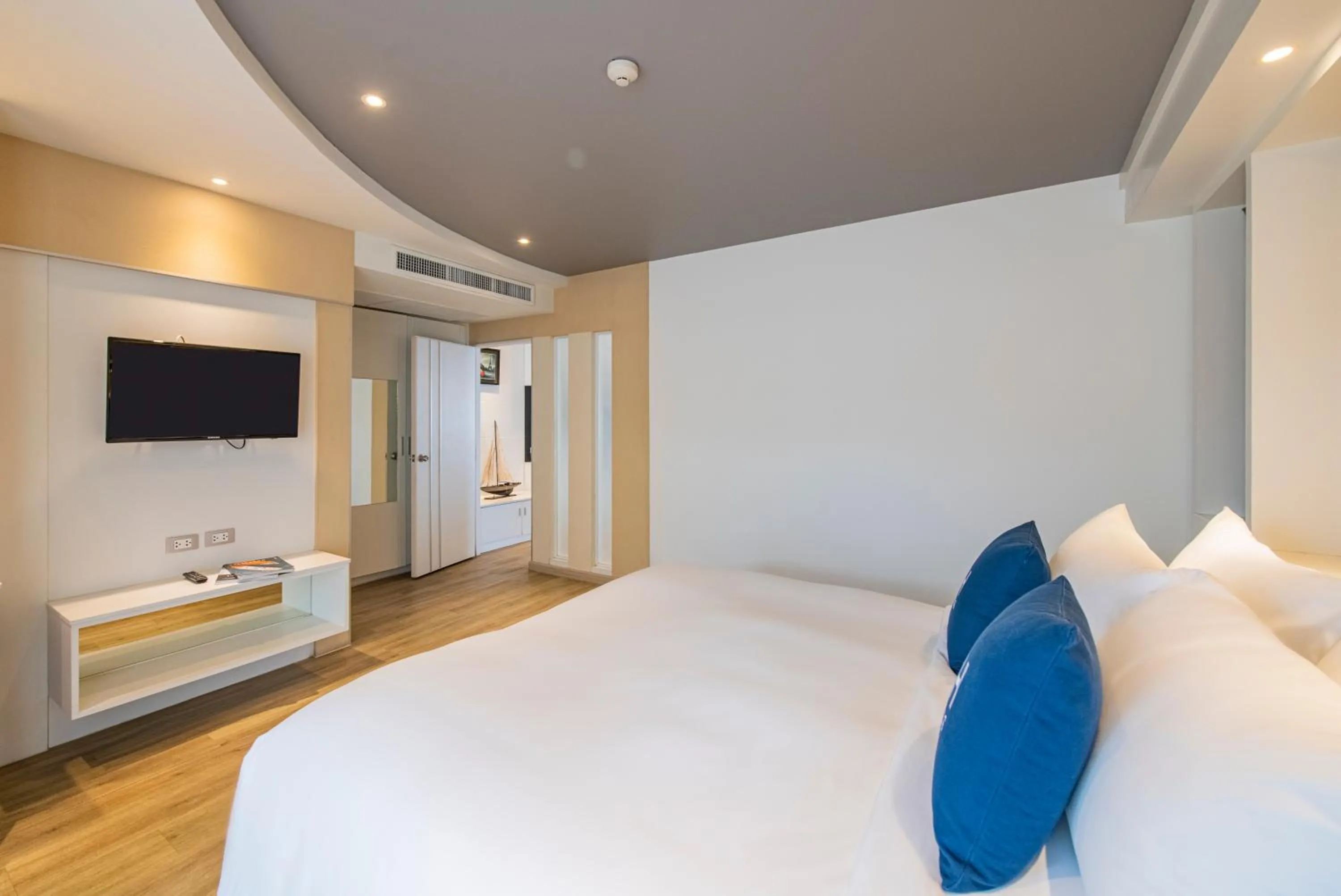 TV and multimedia, Bed in NH Boat Lagoon Phuket Resort