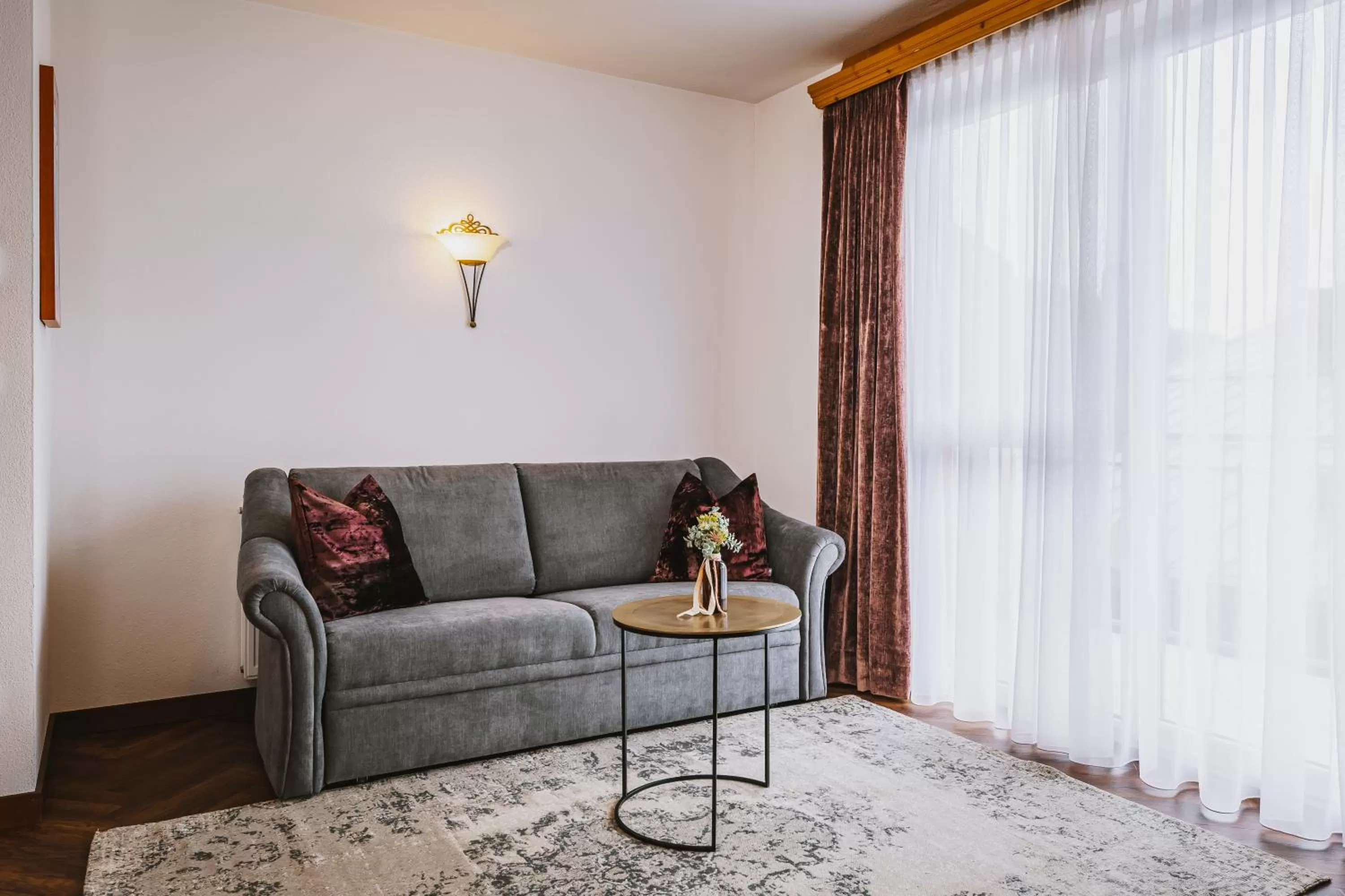 Photo of the whole room, Seating Area in Hotel TONI inklusive Zell am See - Kaprun Sommerkarte