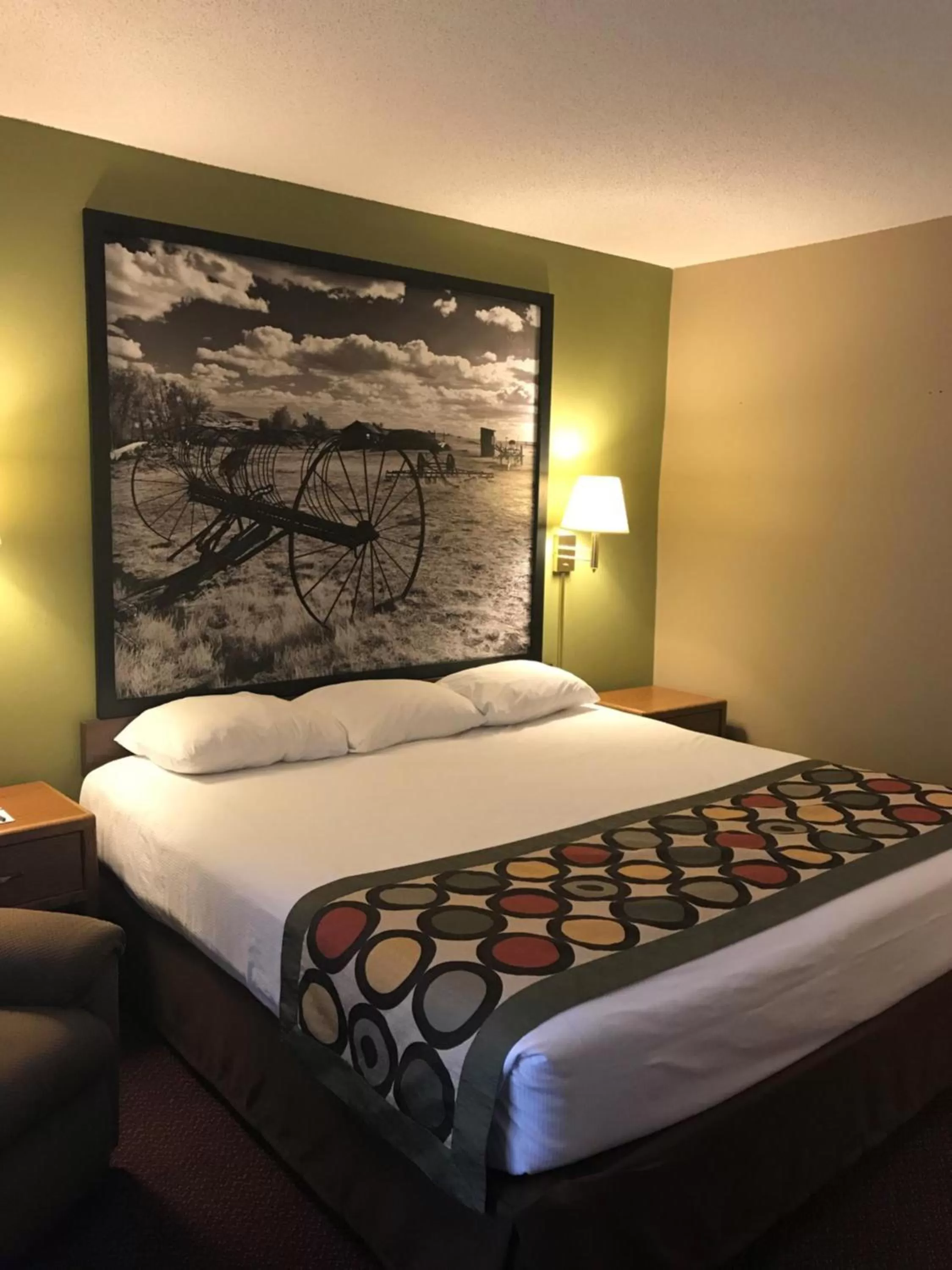 Bed in Super 8 by Wyndham Aberdeen East