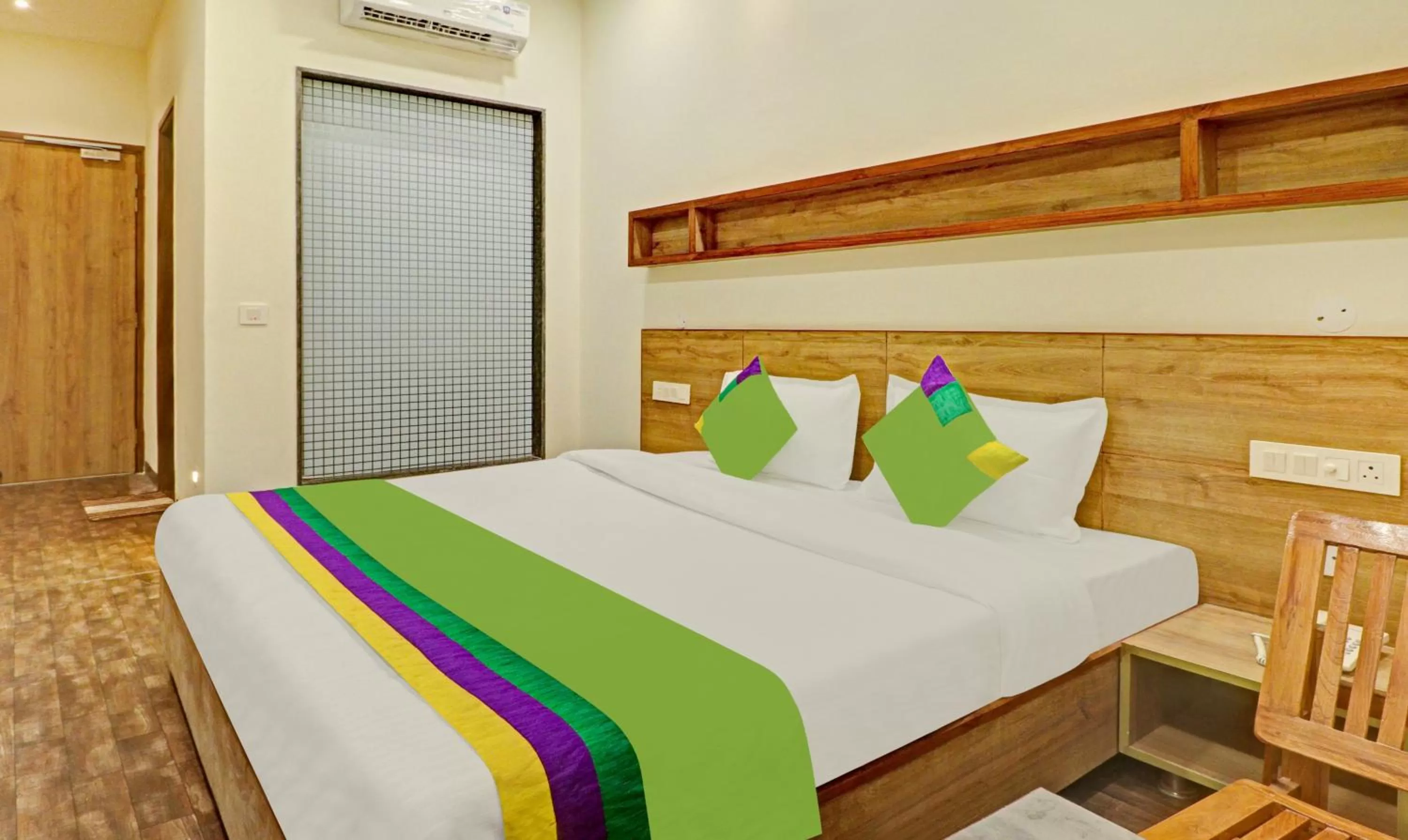 Bedroom, Bed in Treebo Delmont