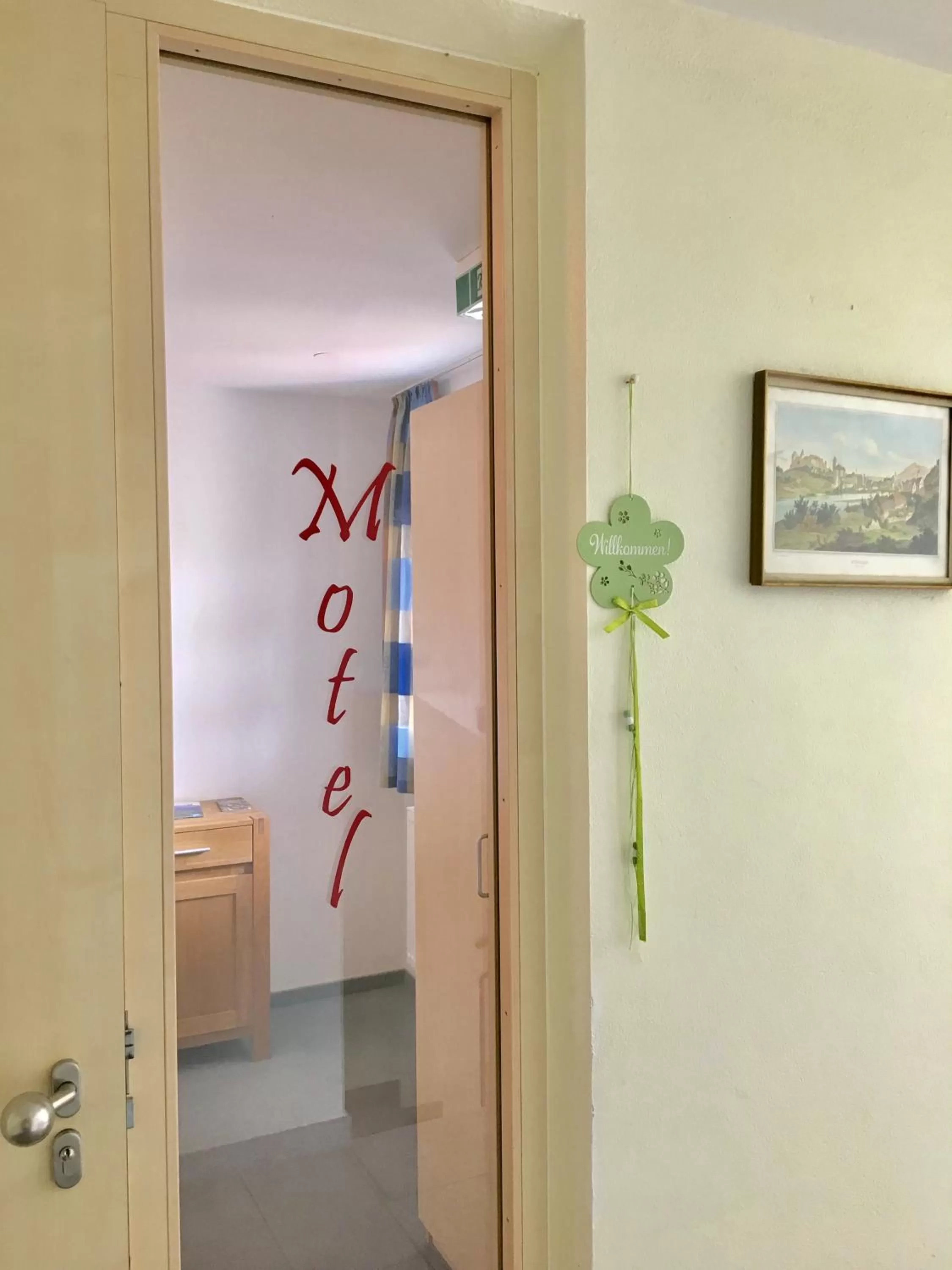 Property logo or sign, Bathroom in Motel Füssen im Allgäu