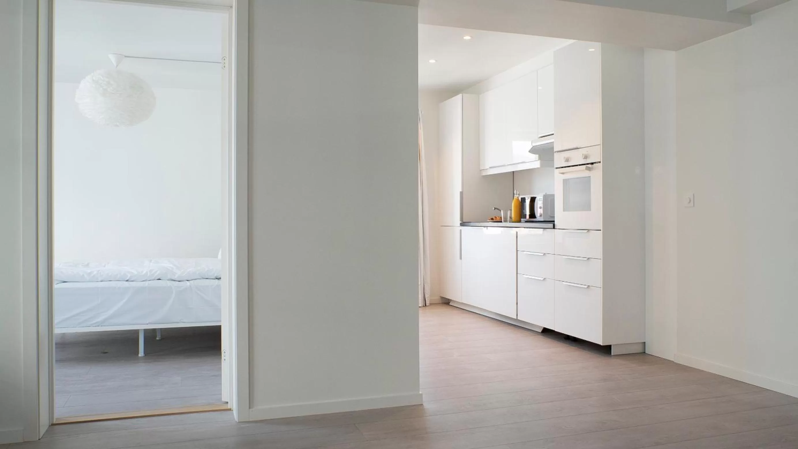 Kitchen or kitchenette, Bed in Magic Hotel & Apartments Kløverhuset