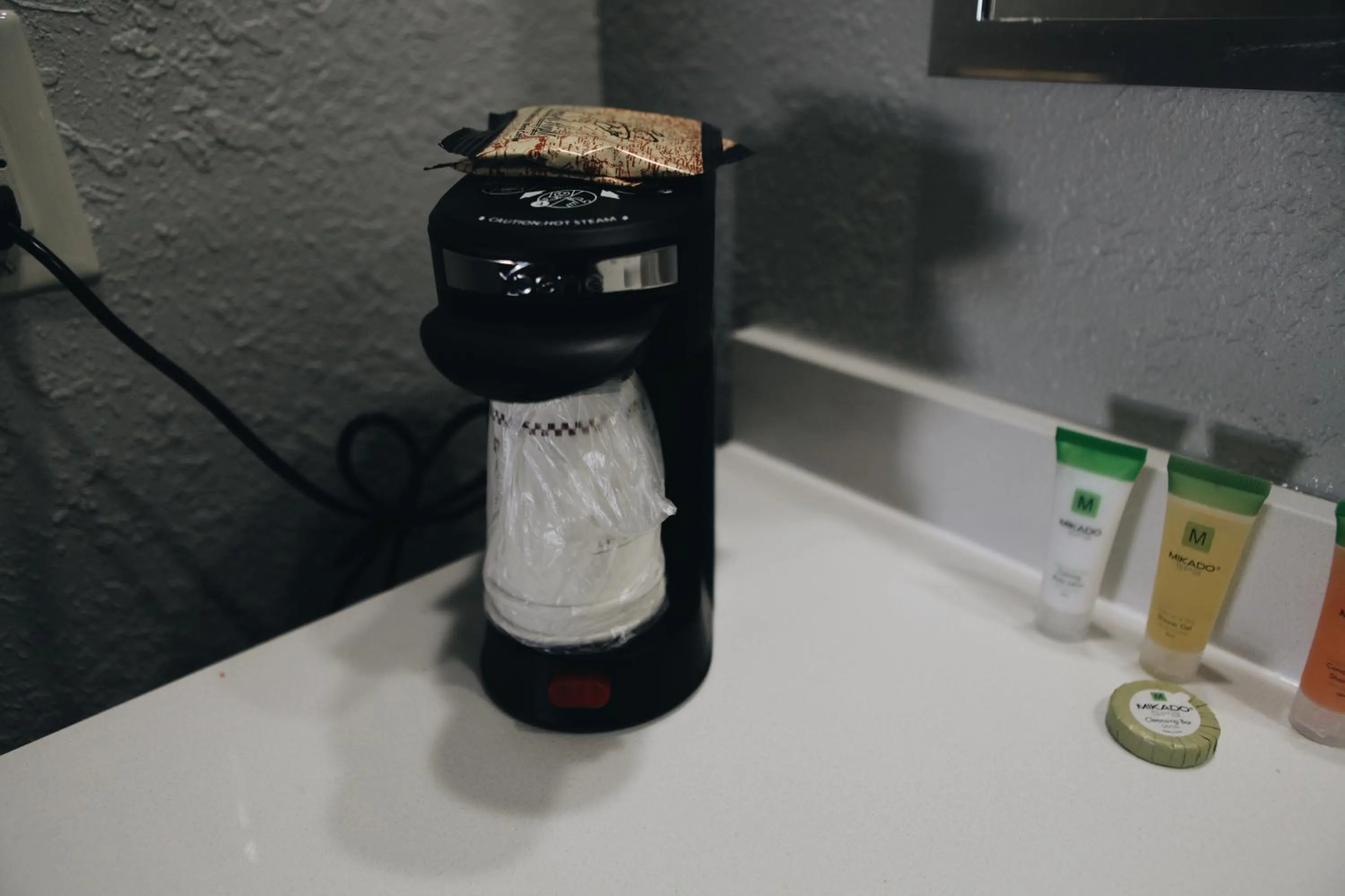 Coffee/tea facilities in All Seasons Inn & Suites