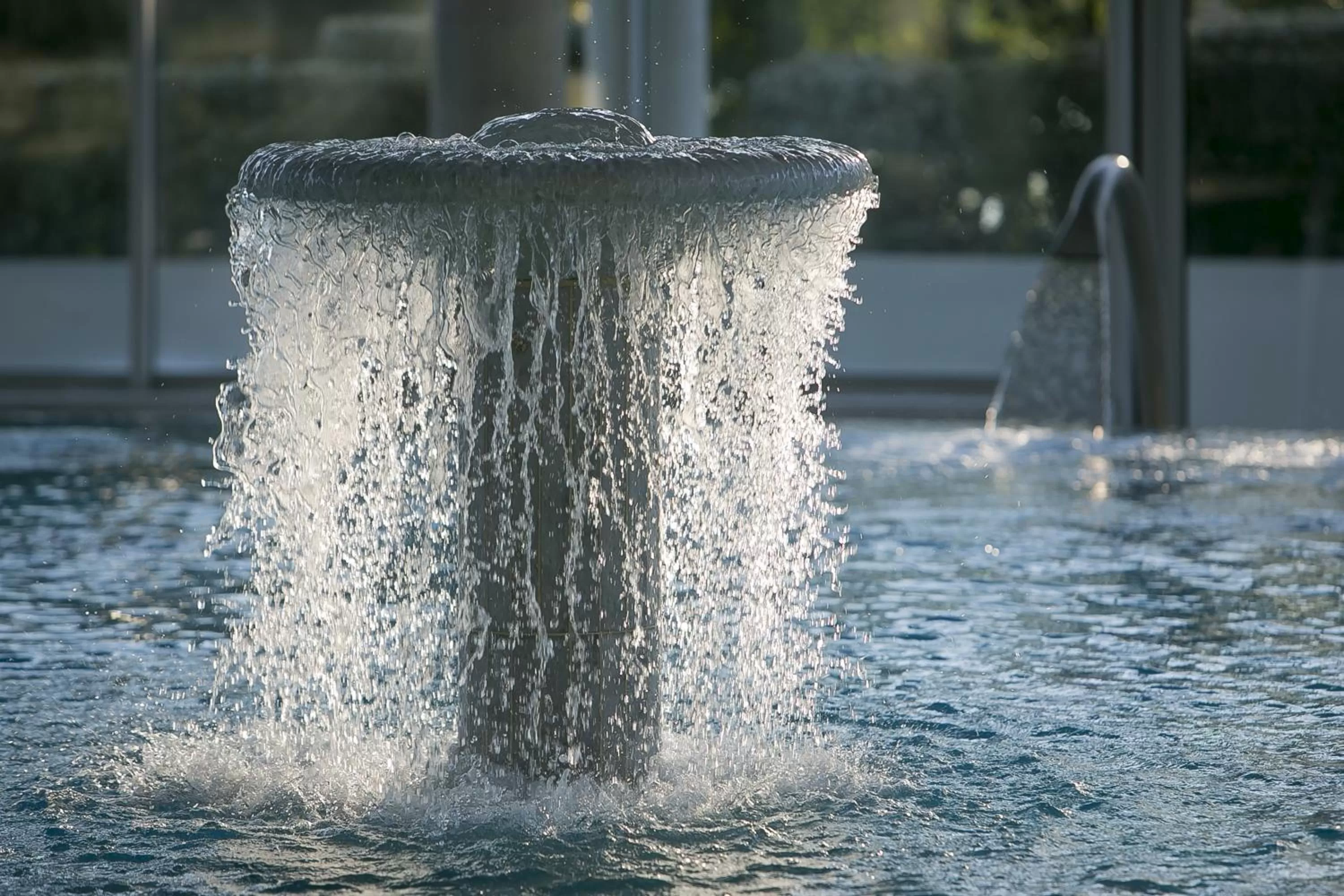 Swimming pool in Best Western Hotel Sourcéo