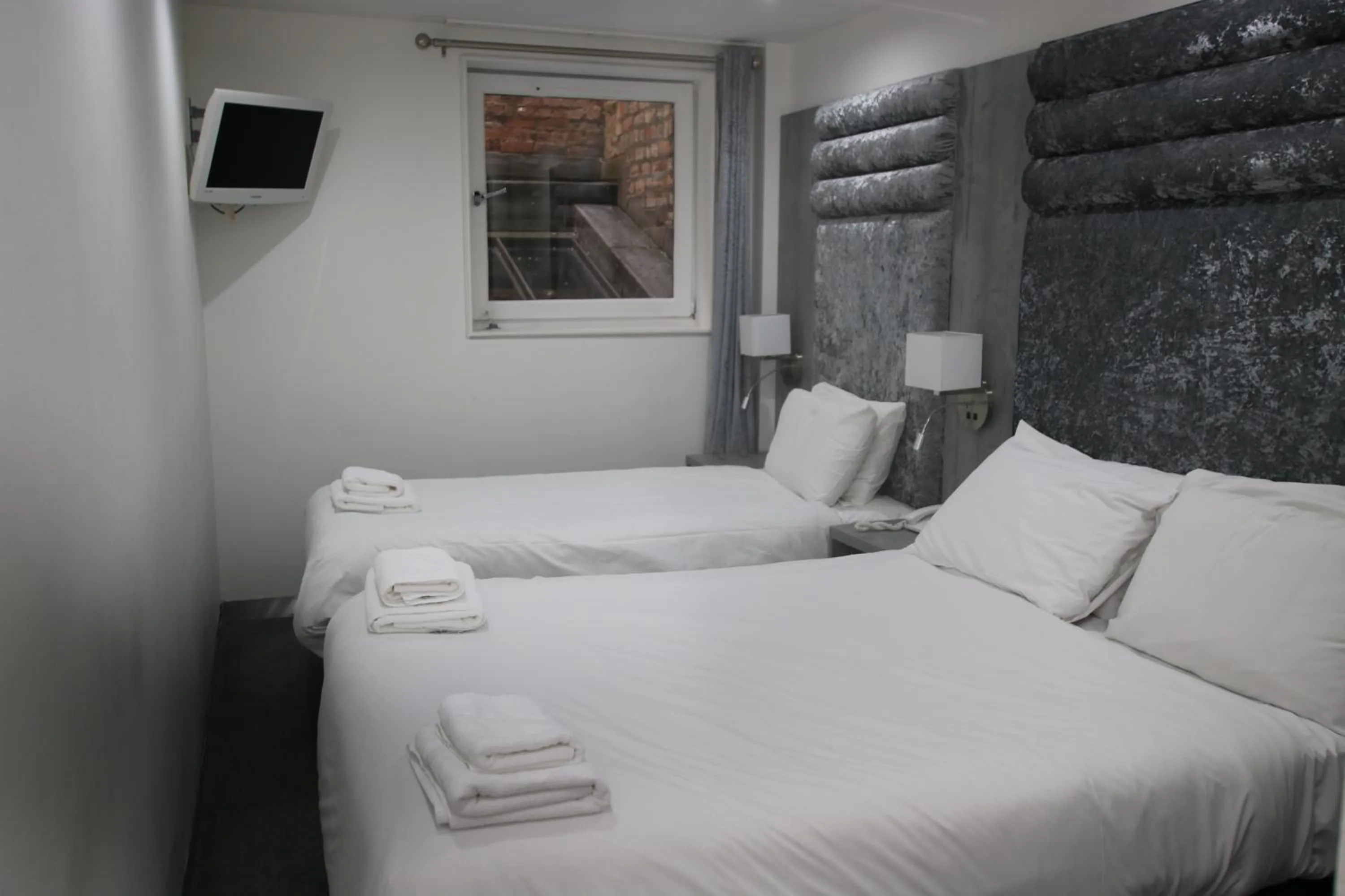 Bed in Brunswick Merchant City Hotel