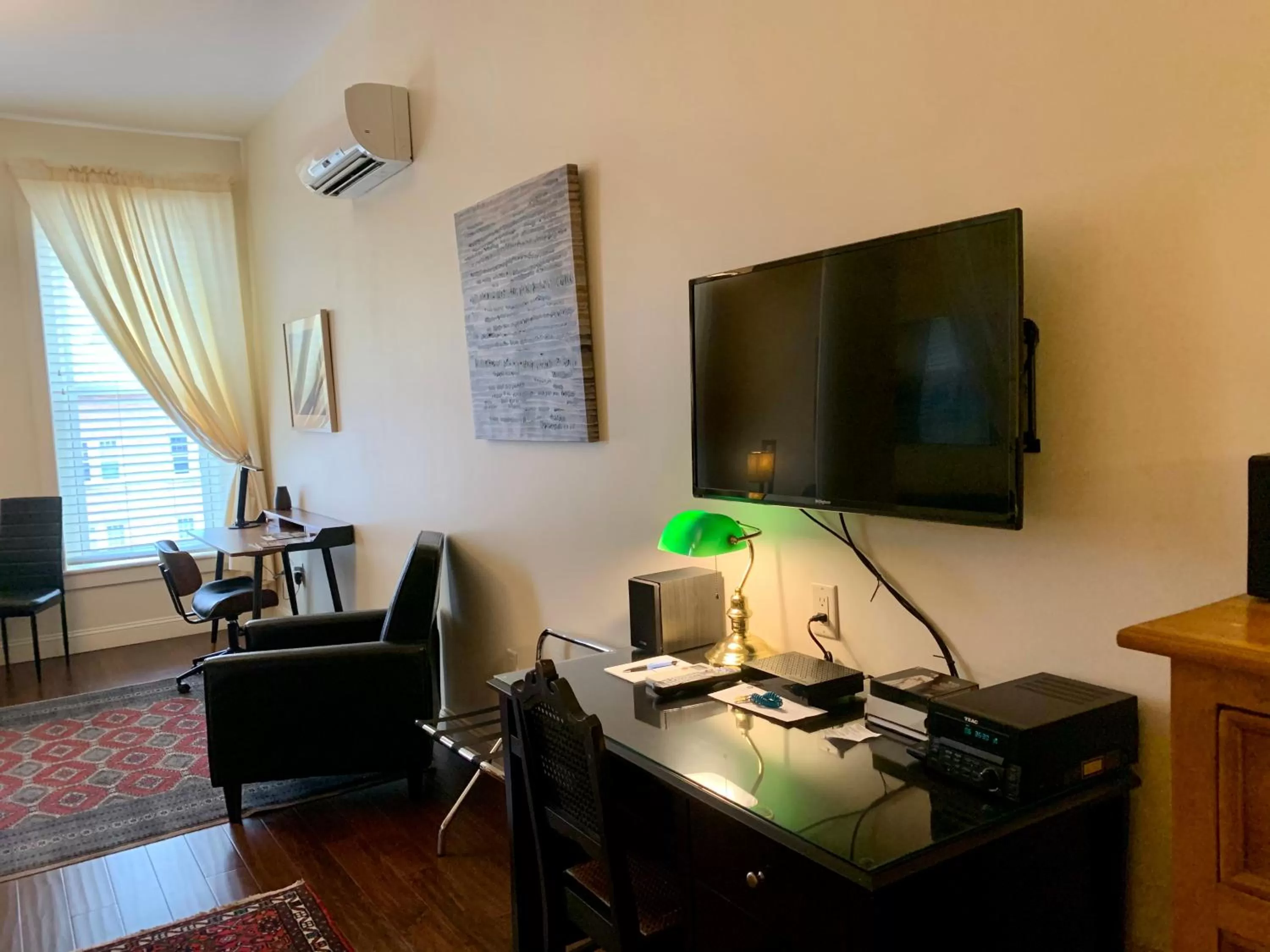 Communal lounge/ TV room, TV/Entertainment Center in The Barrington