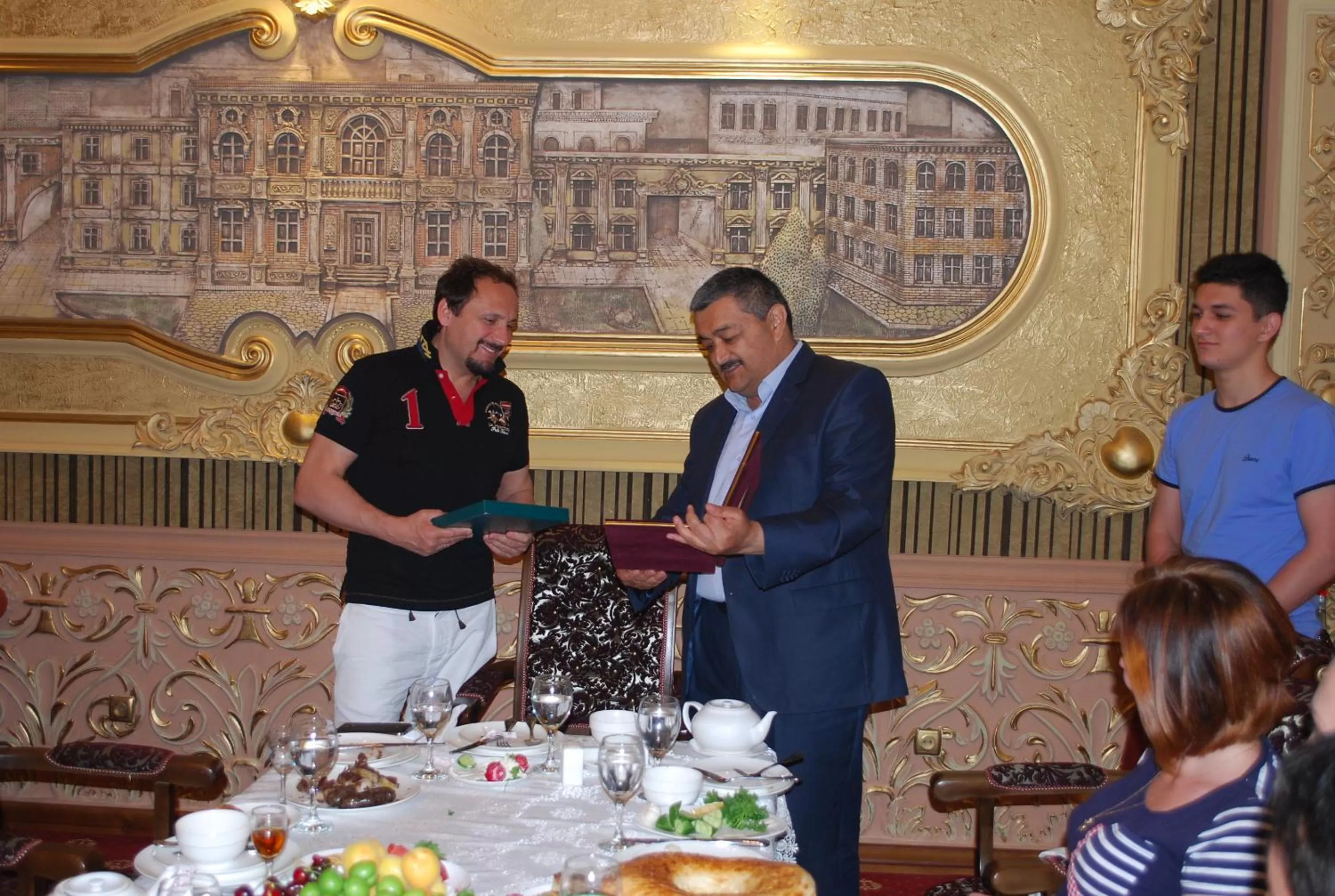 Restaurant/places to eat in Astor Hotel