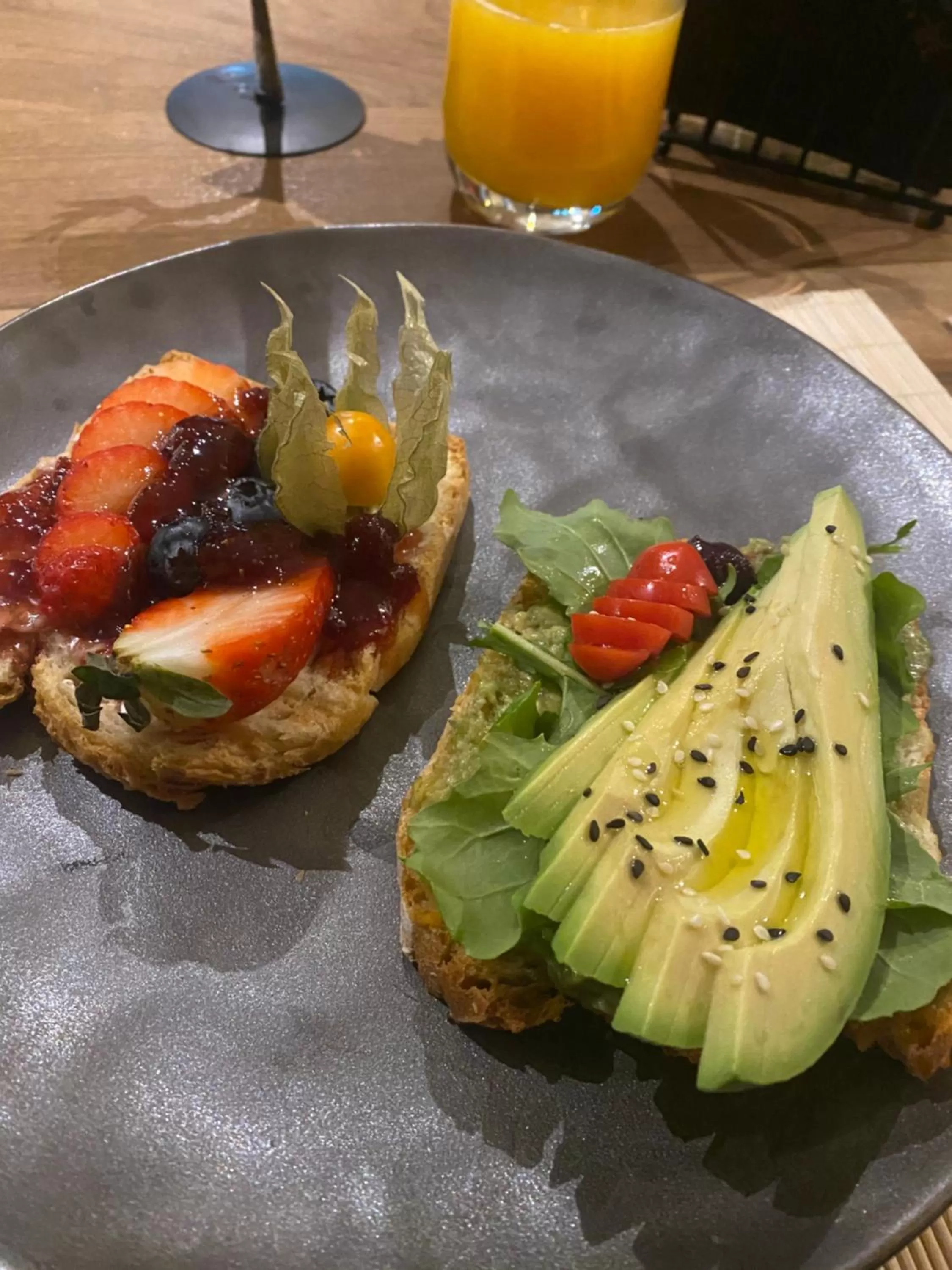 Food and drinks in Dim's Hotel & Restaurant