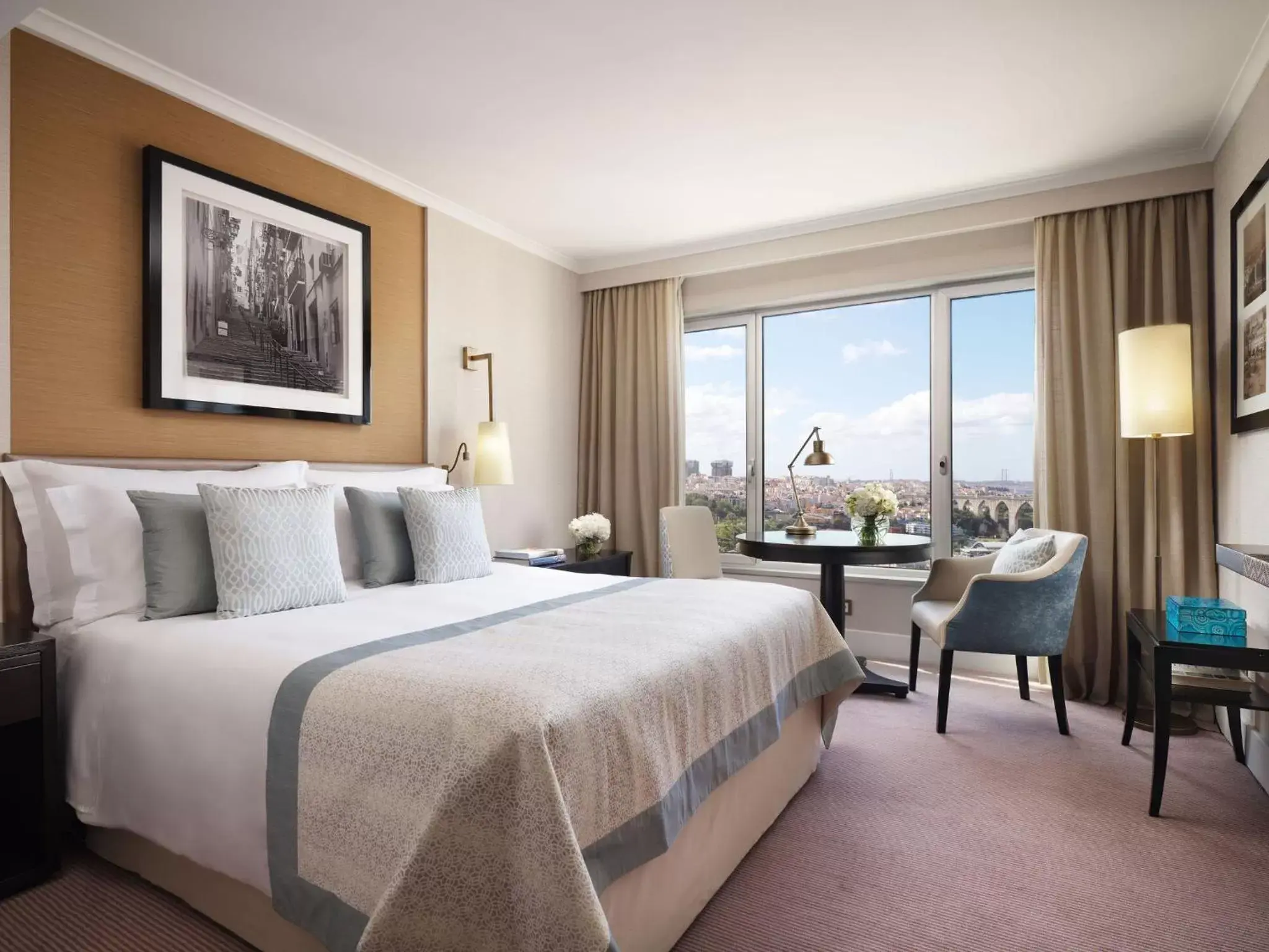 Deluxe Double Room with Panoramic View in Corinthia Lisbon Deluxe Double Room with Panoramic View in Corinthia Lisbon