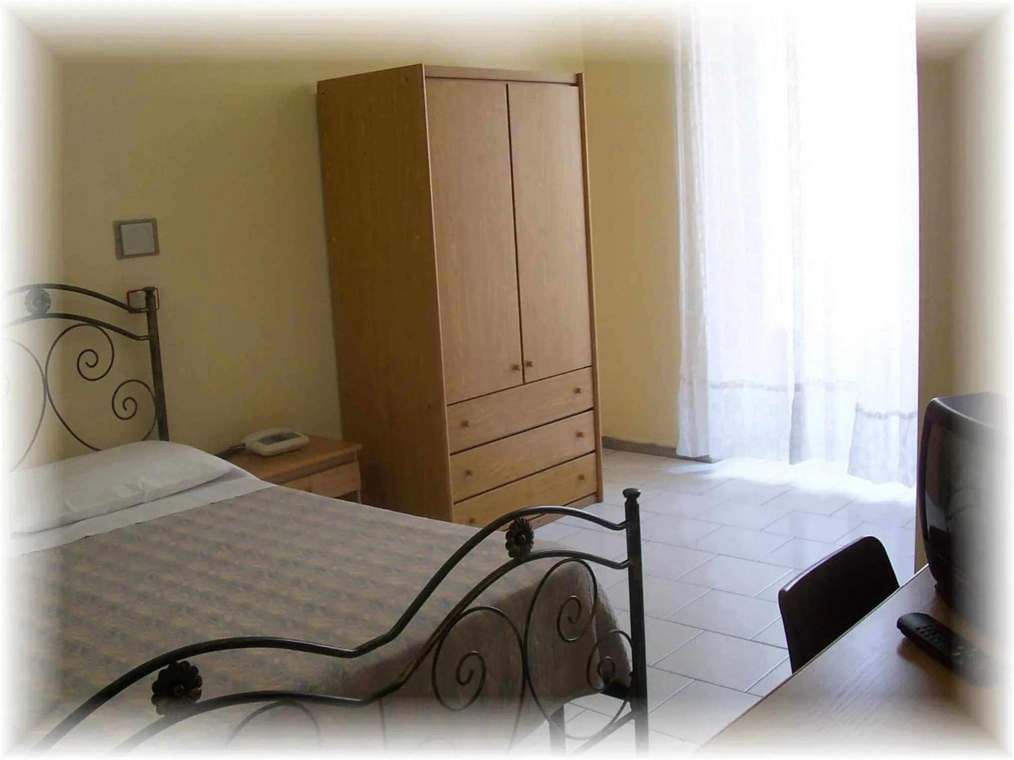 Bedroom, Bed in Hotel Pensione Romeo
