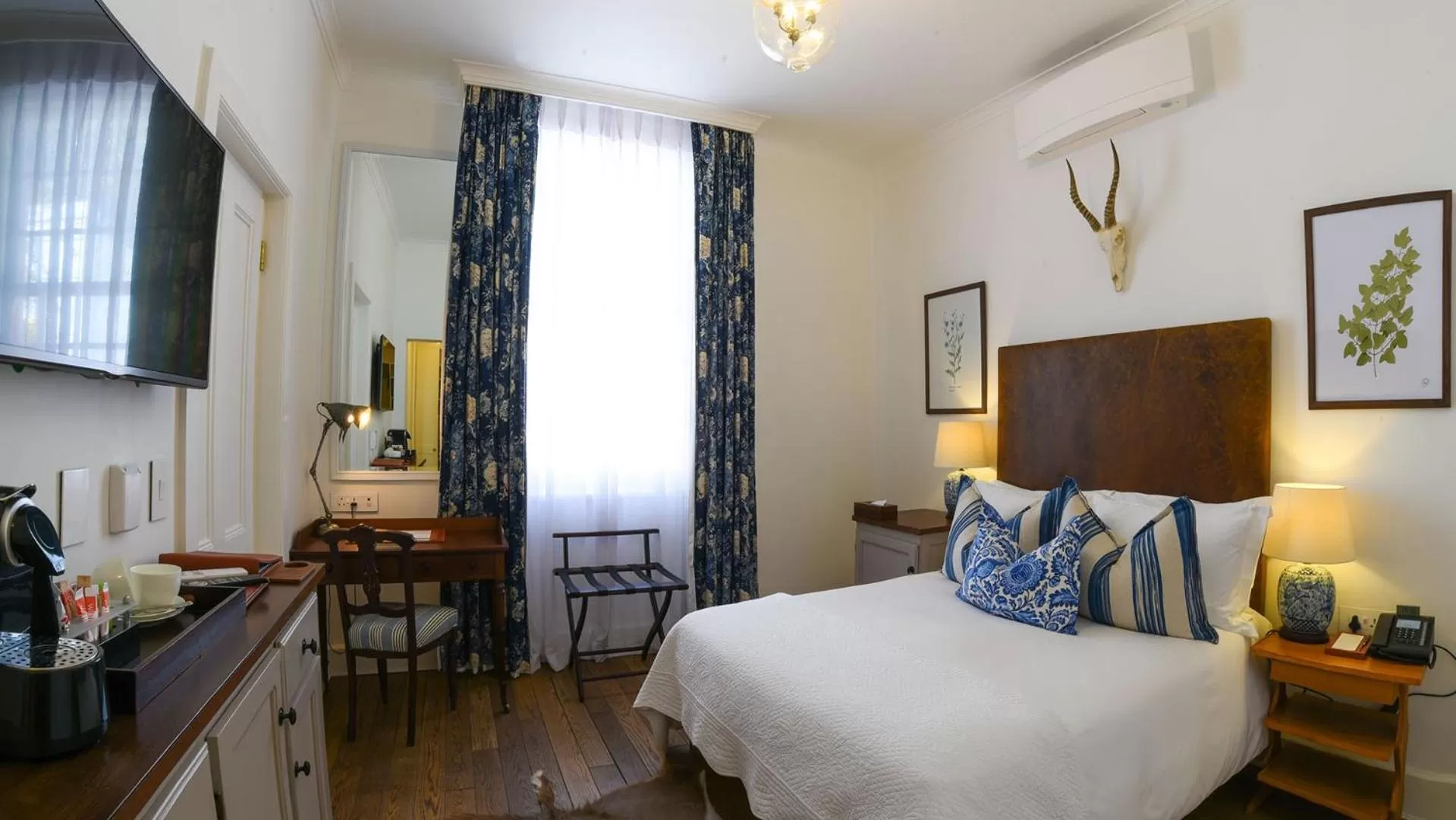 Bed in Drostdy Hotel