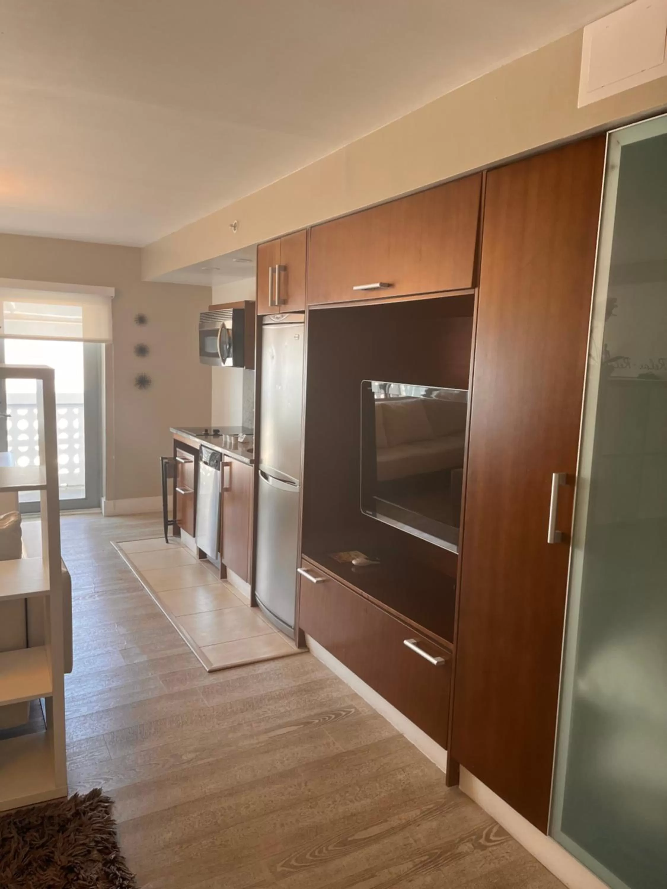Kitchen or kitchenette, Kitchen/Kitchenette in Suites at The Strand on Ocean Drive