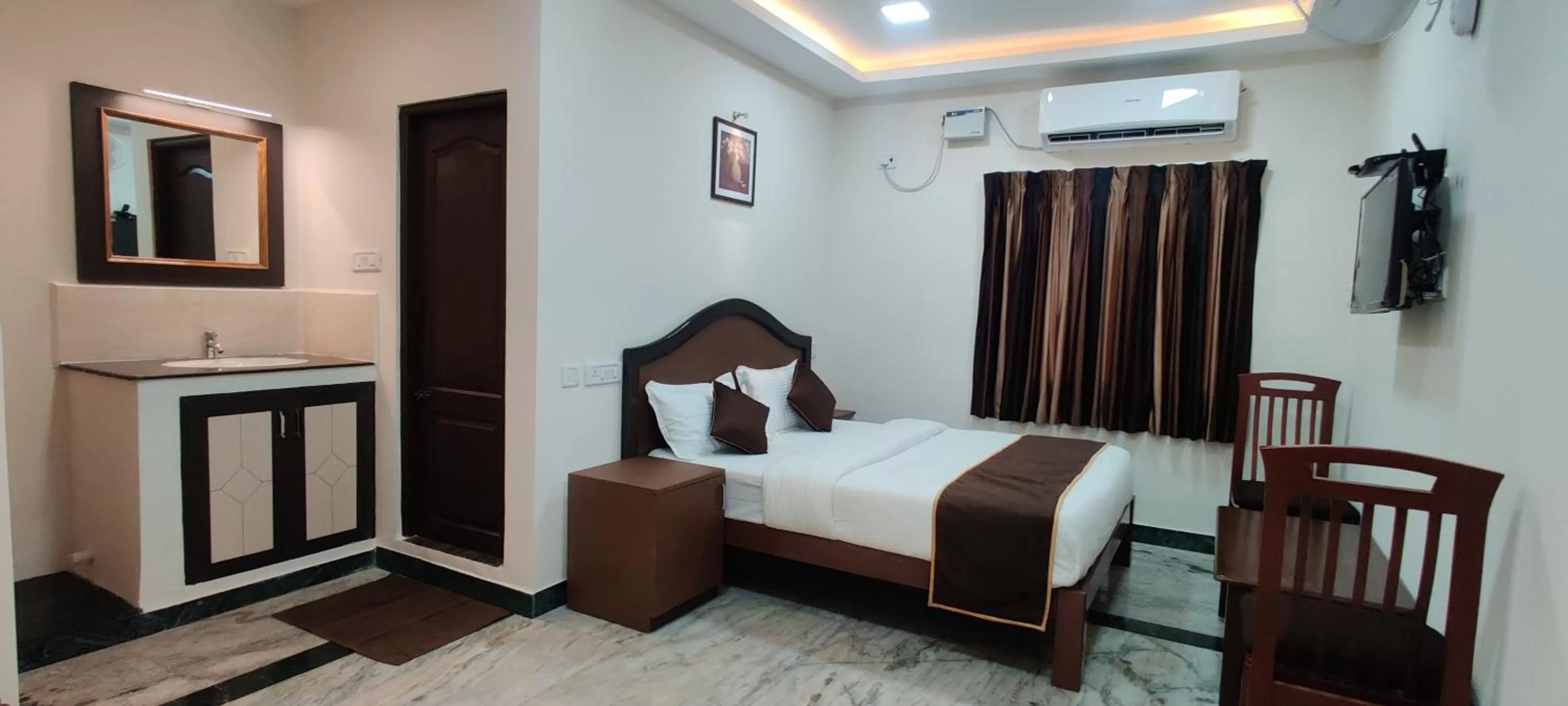 Bed in Rmc travellers inn