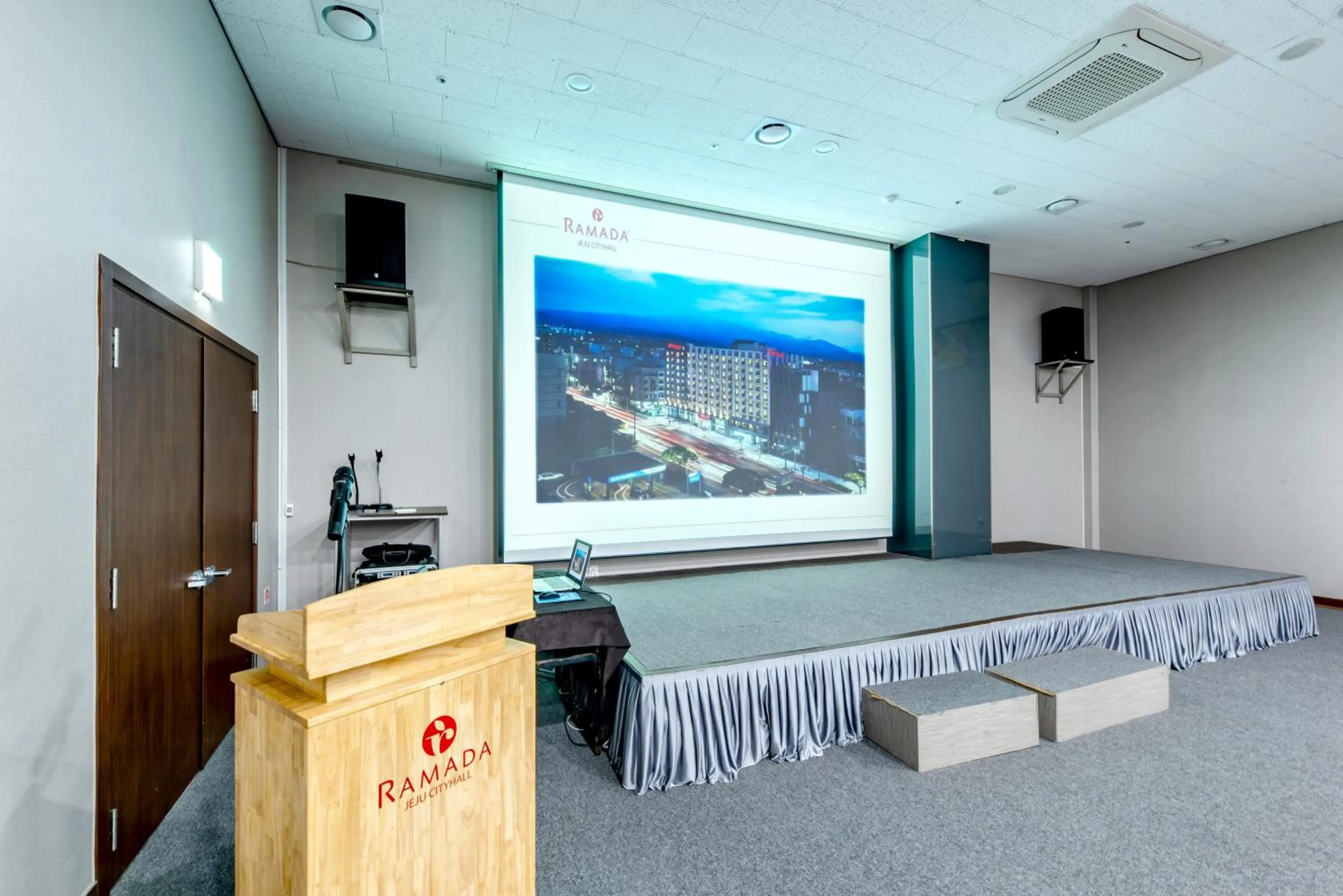 Ramada by Wyndham Jeju City Hall