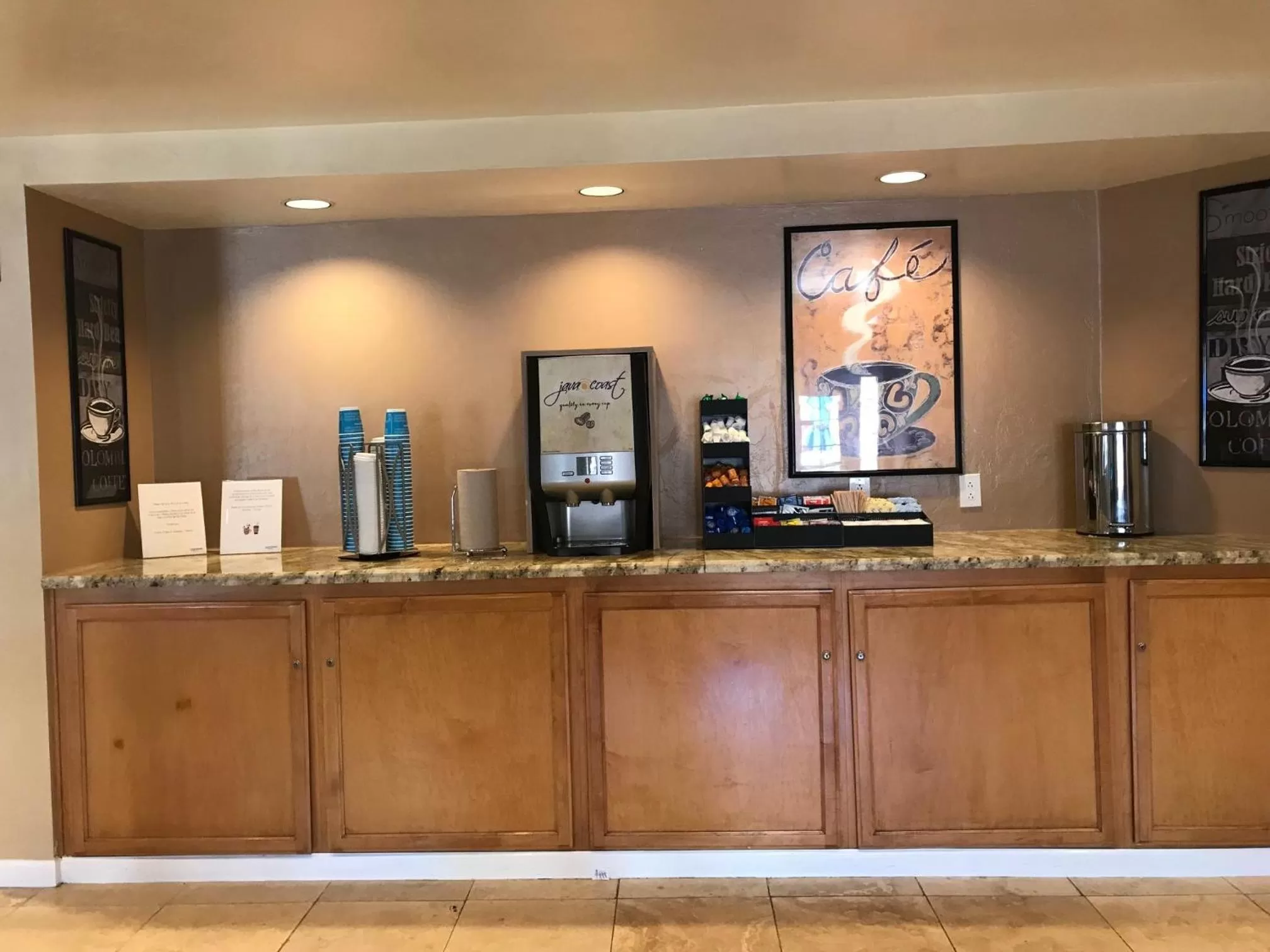Coffee/tea facilities in Hilton Vacation Club Varsity Club Tucson