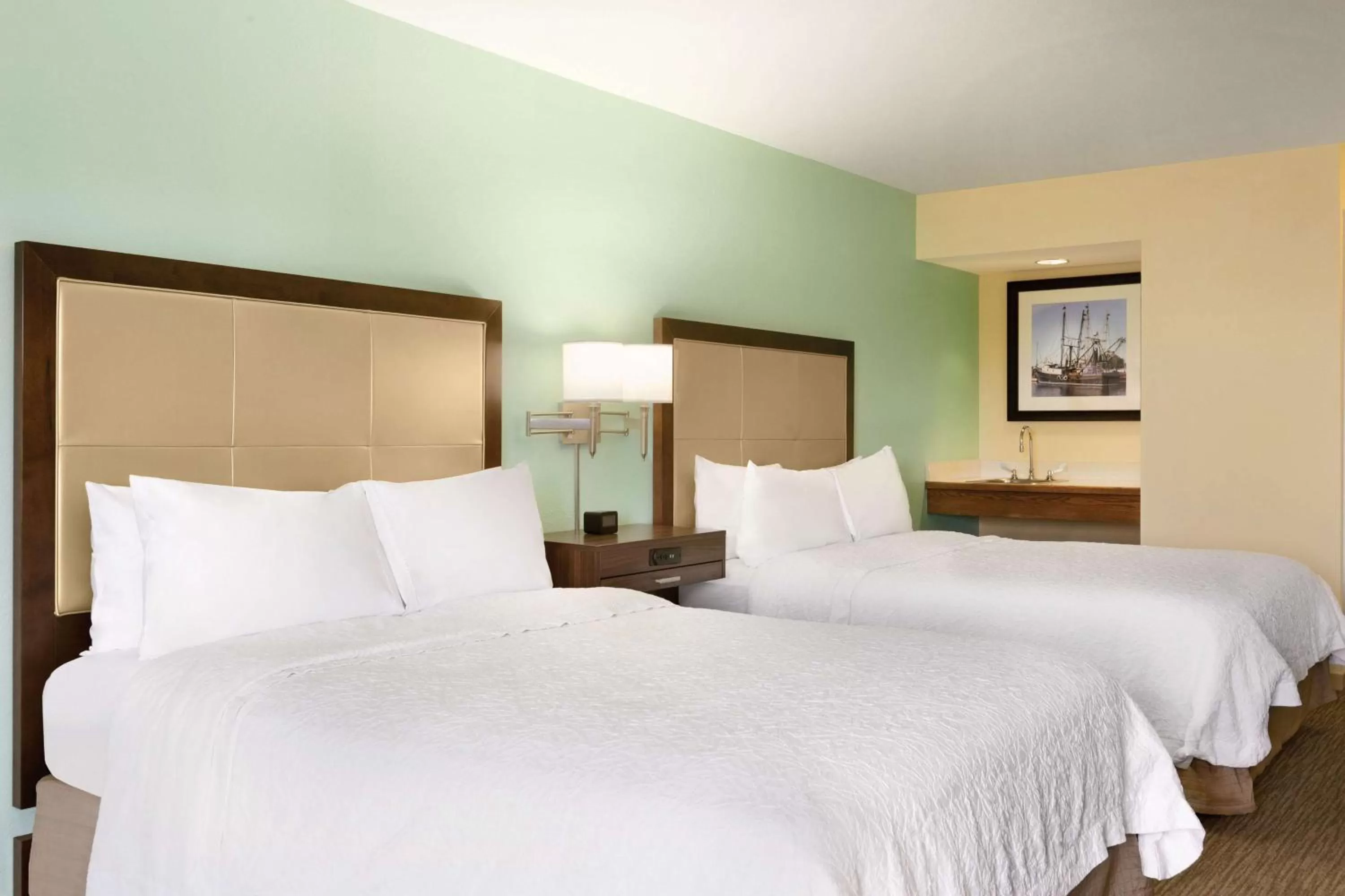 Queen Room with Bath Tub - Disability/Hearing Access - Non-Smoking in Hampton Inn & Suites Tarpon Springs