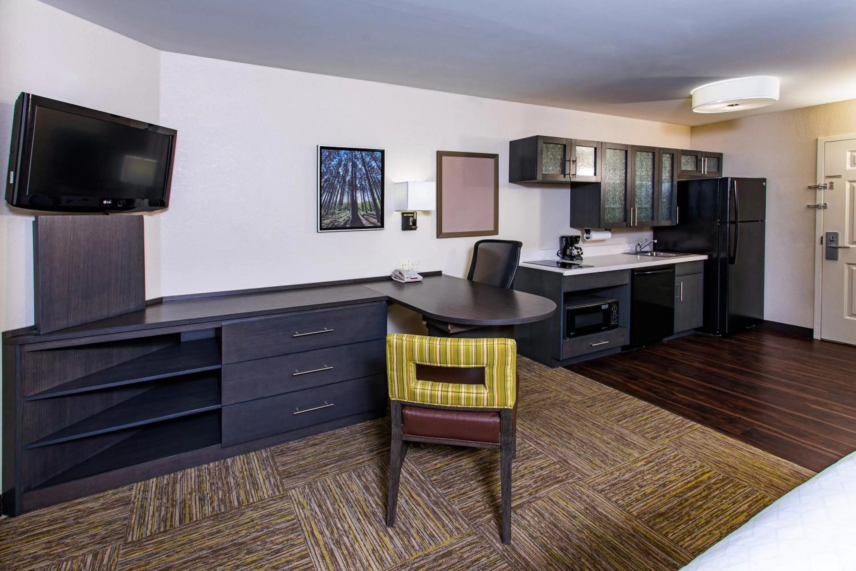 TV and multimedia in Candlewood Suites Appleton by IHG