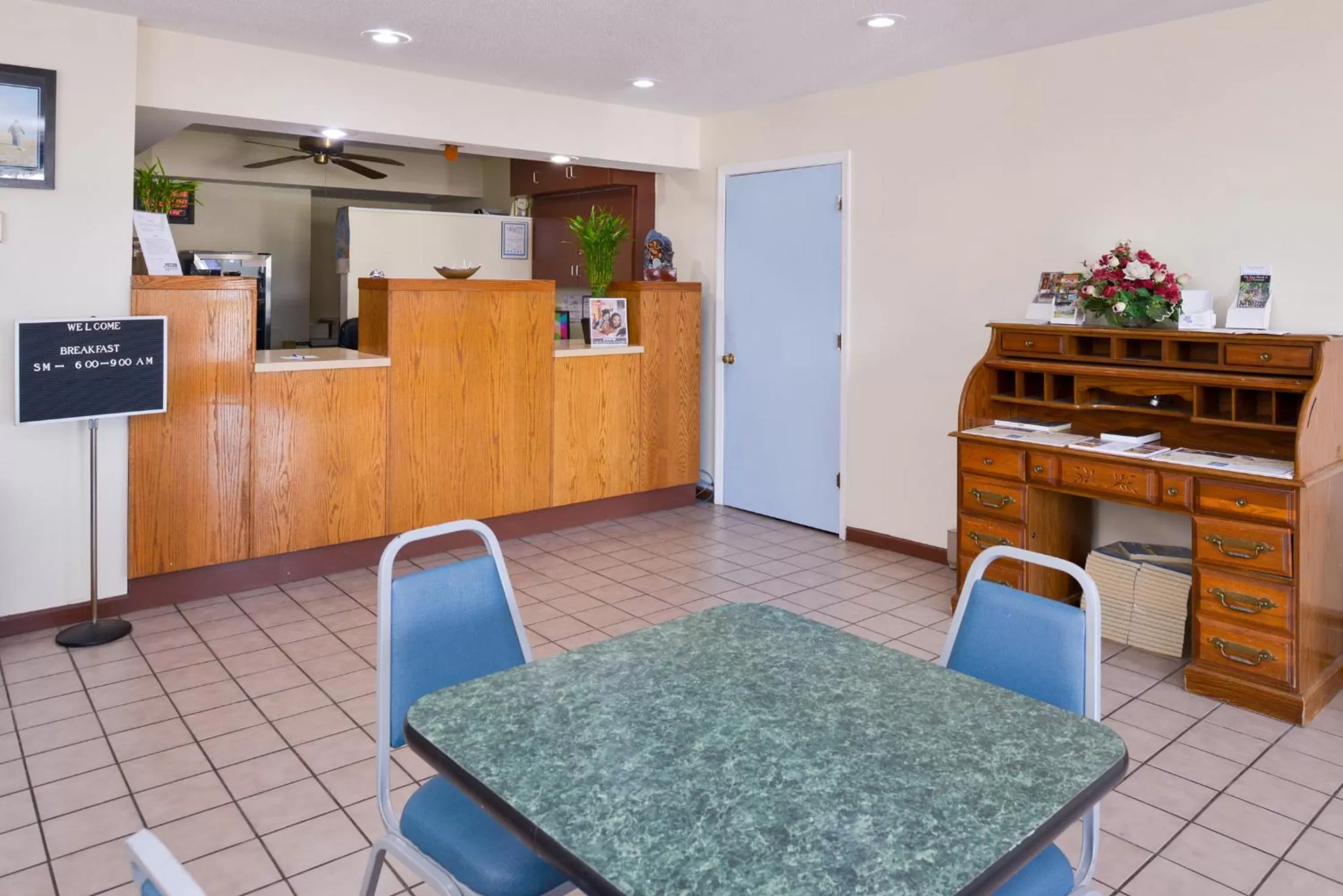 Restaurant/places to eat in Americas Best Value Inn Sullivan