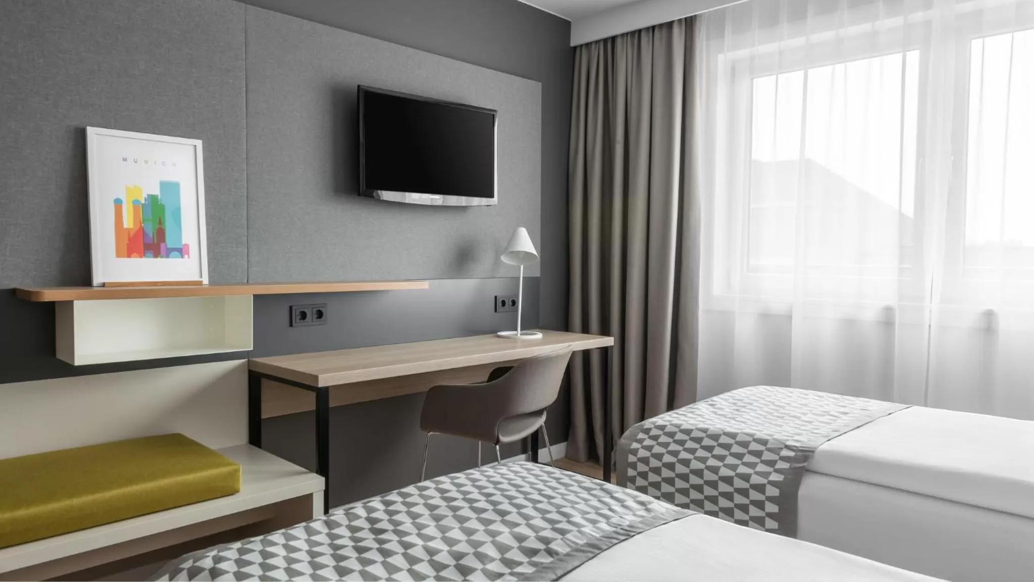 Photo of the whole room, Bed in Holiday Inn Munich City Centre by IHG