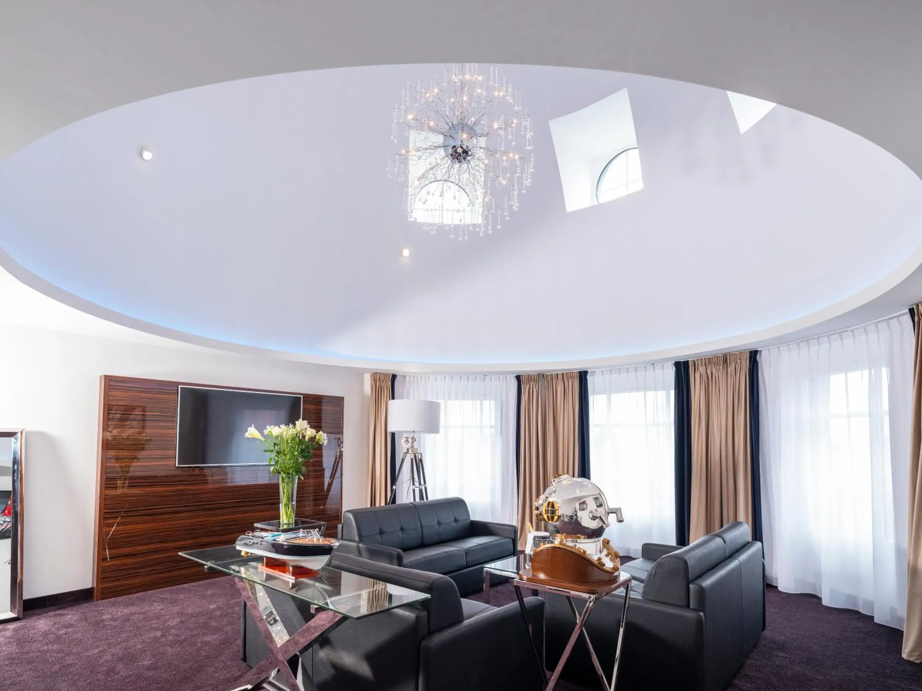 Presidential Suite with Harbor View in Westotel Le Pouliguen Presidential Suite with Harbor View in Westotel Le Pouliguen