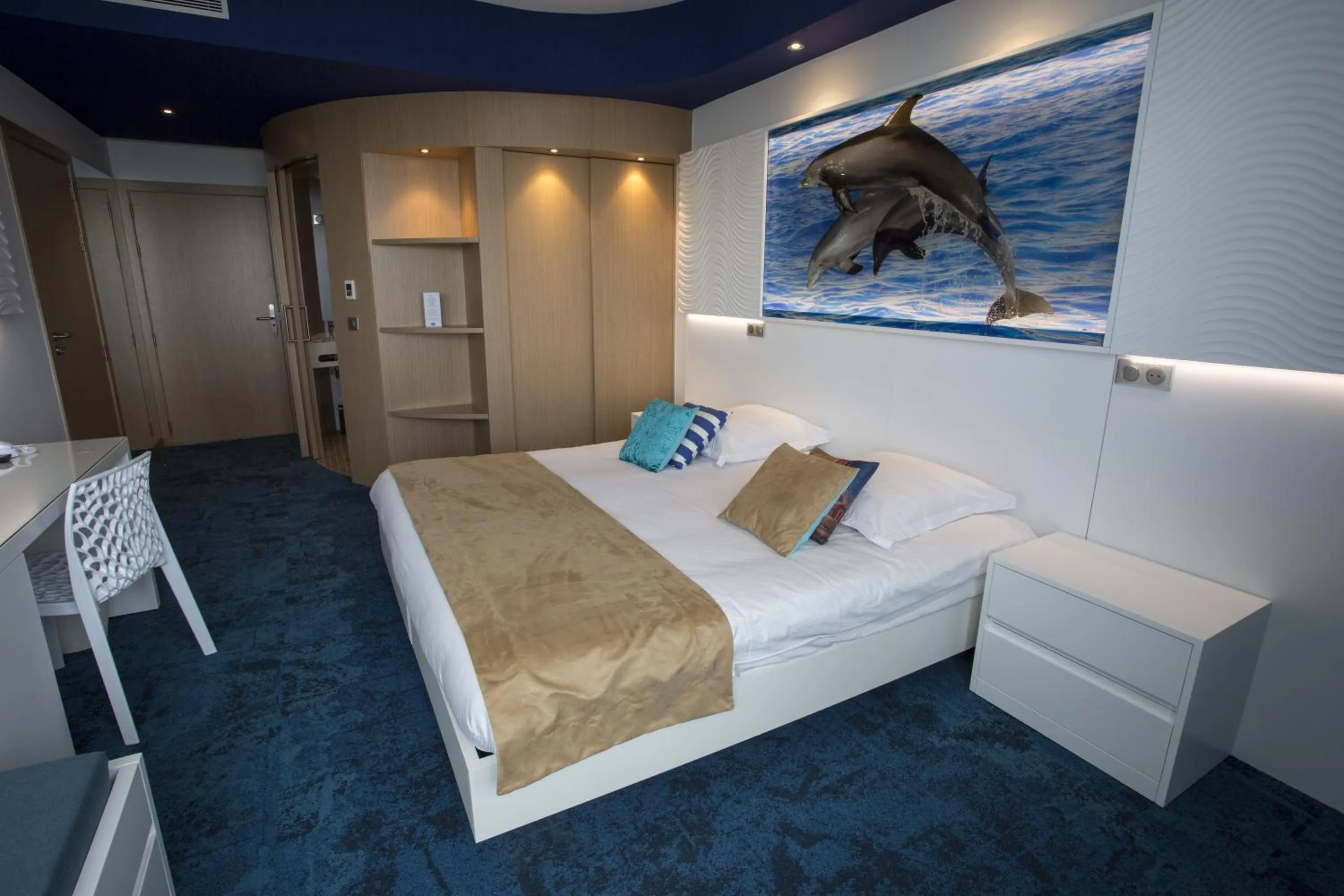 Photo of the whole room, Bed in Marineland Hôtel