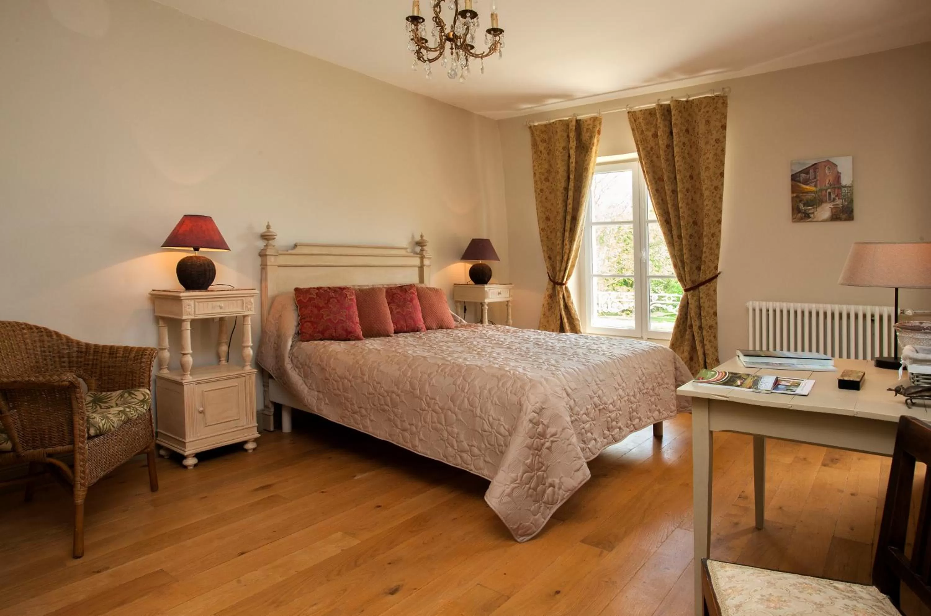 Photo of the whole room, Bed in Maison d'hôtes de Charme Les Bruhasses