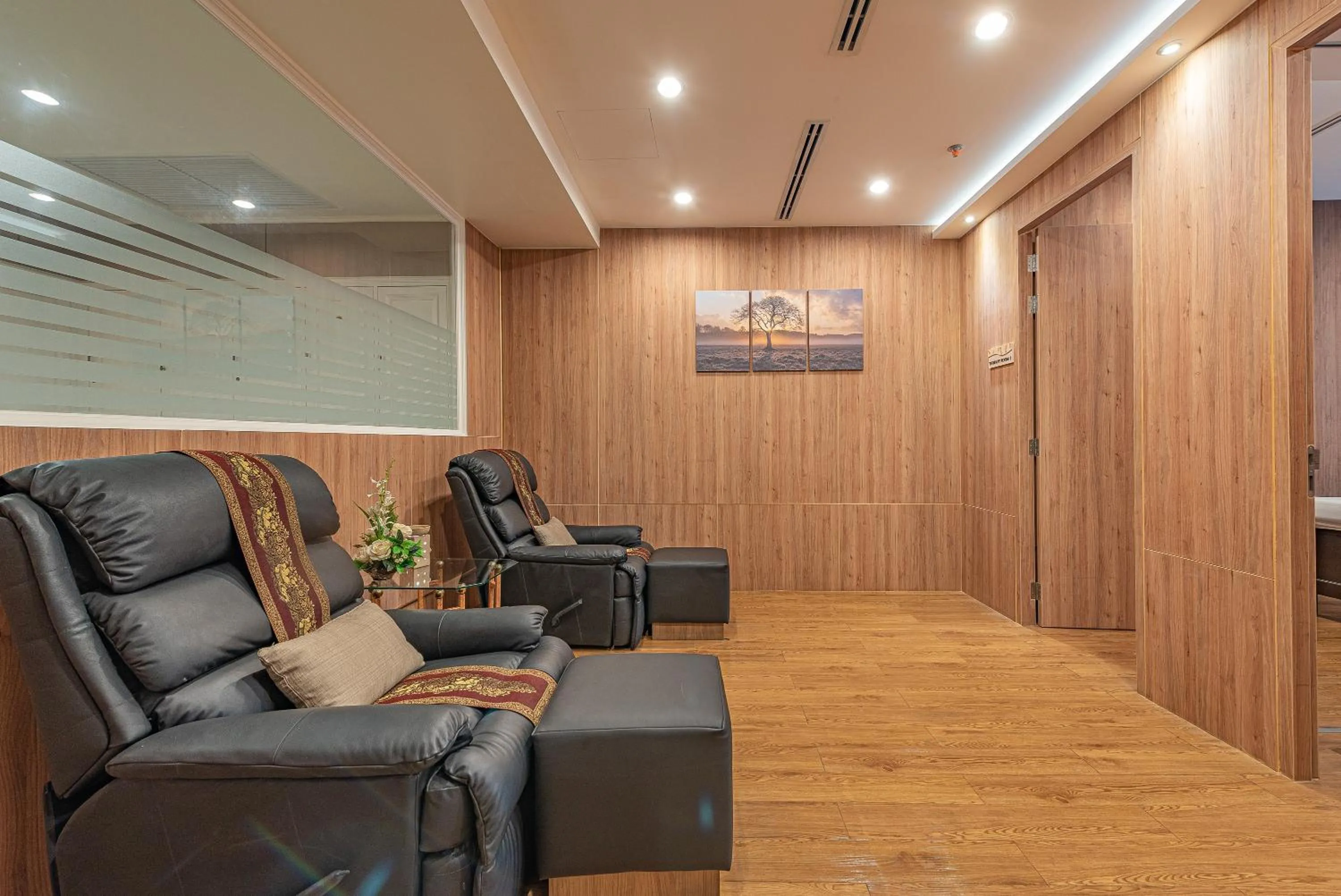 Seating area in Summit Windmill Golf Suite Hotel at Suvarnabhumi