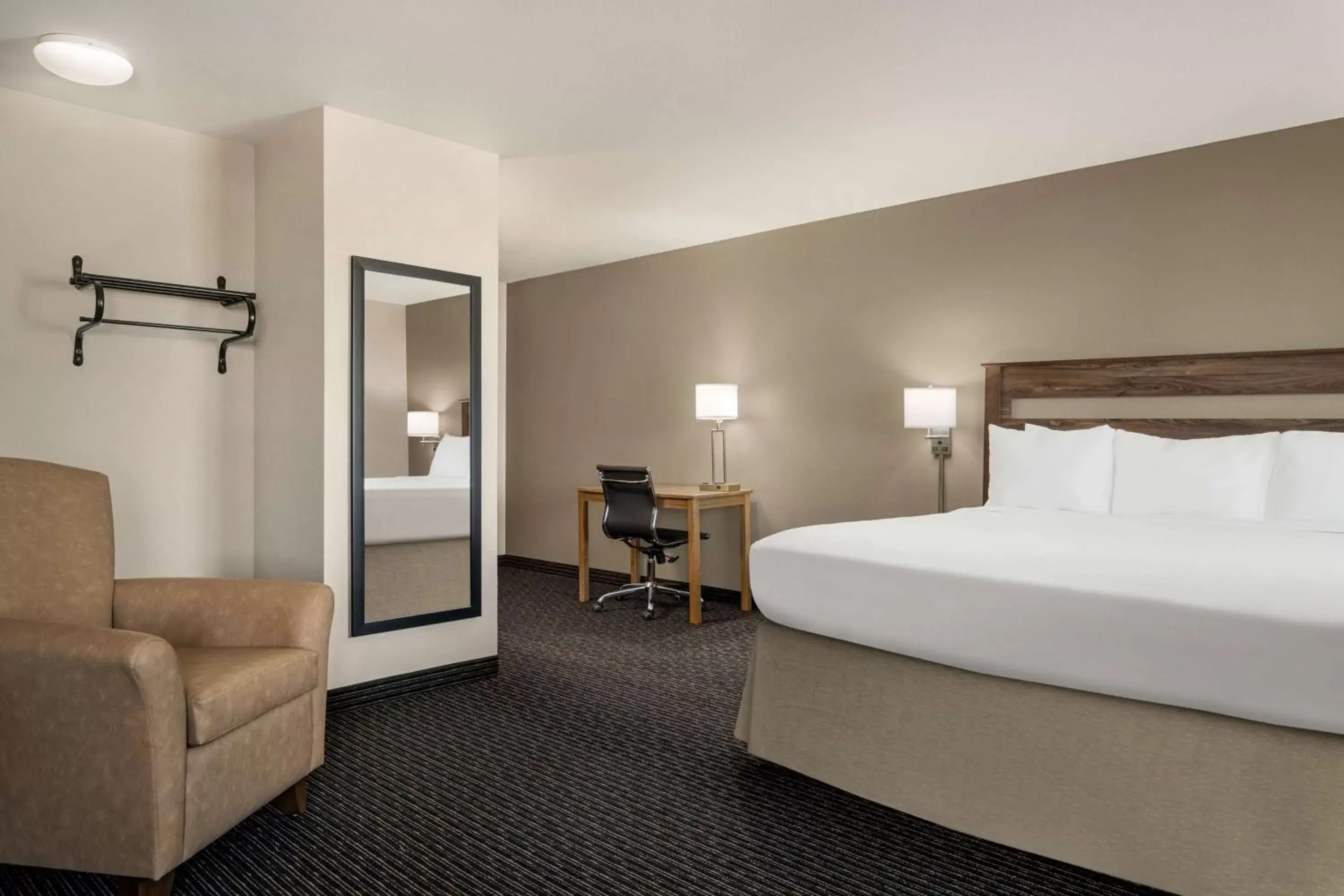 Deluxe King Room - Non-Smoking in Baymont by Wyndham Rawlins Deluxe King Room - Non-Smoking in Baymont by Wyndham Rawlins