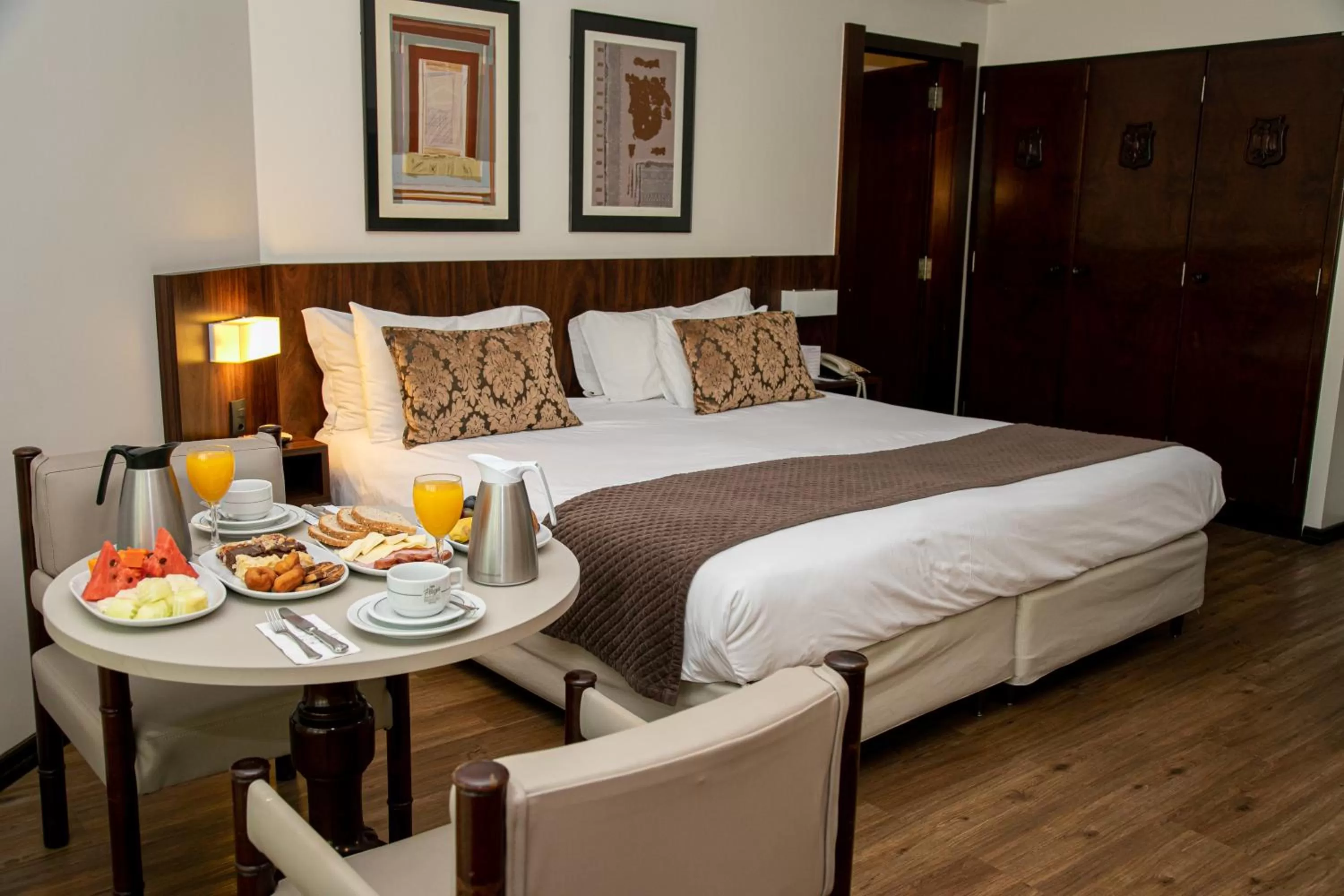 Photo of the whole room, Bed in Plaza Blumenau Hotel