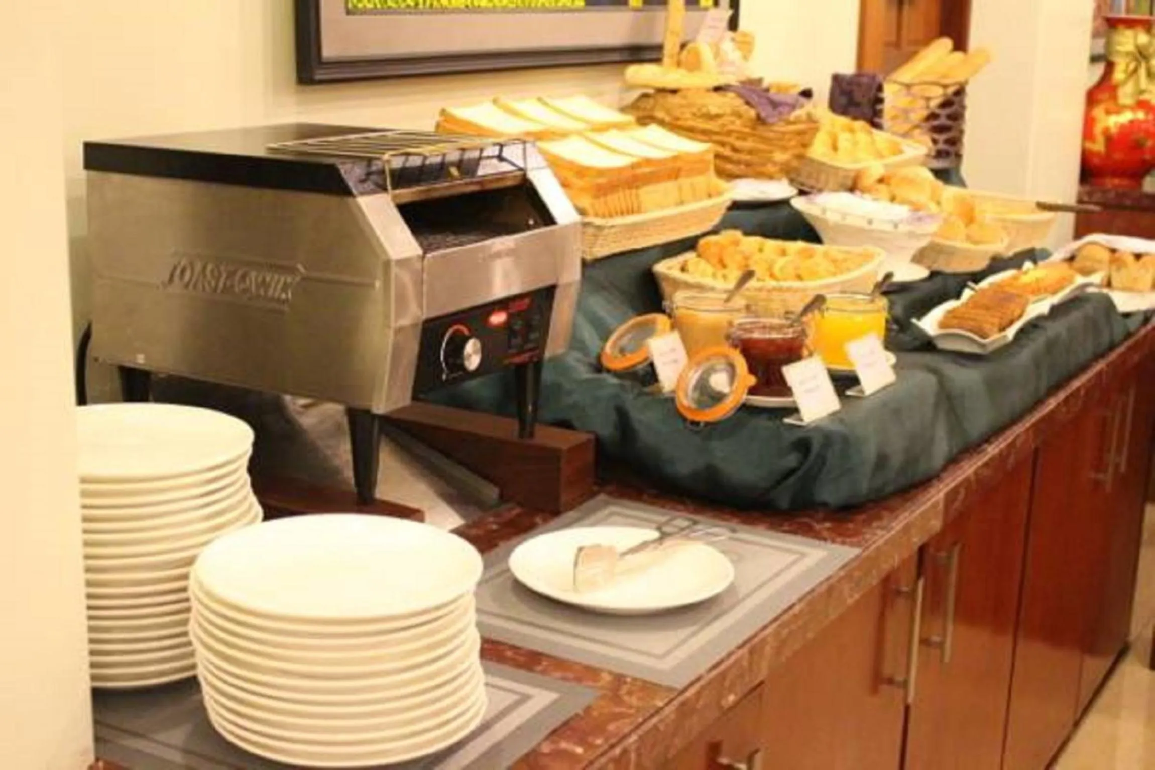 Buffet breakfast in Best Western Green Hill Hotel