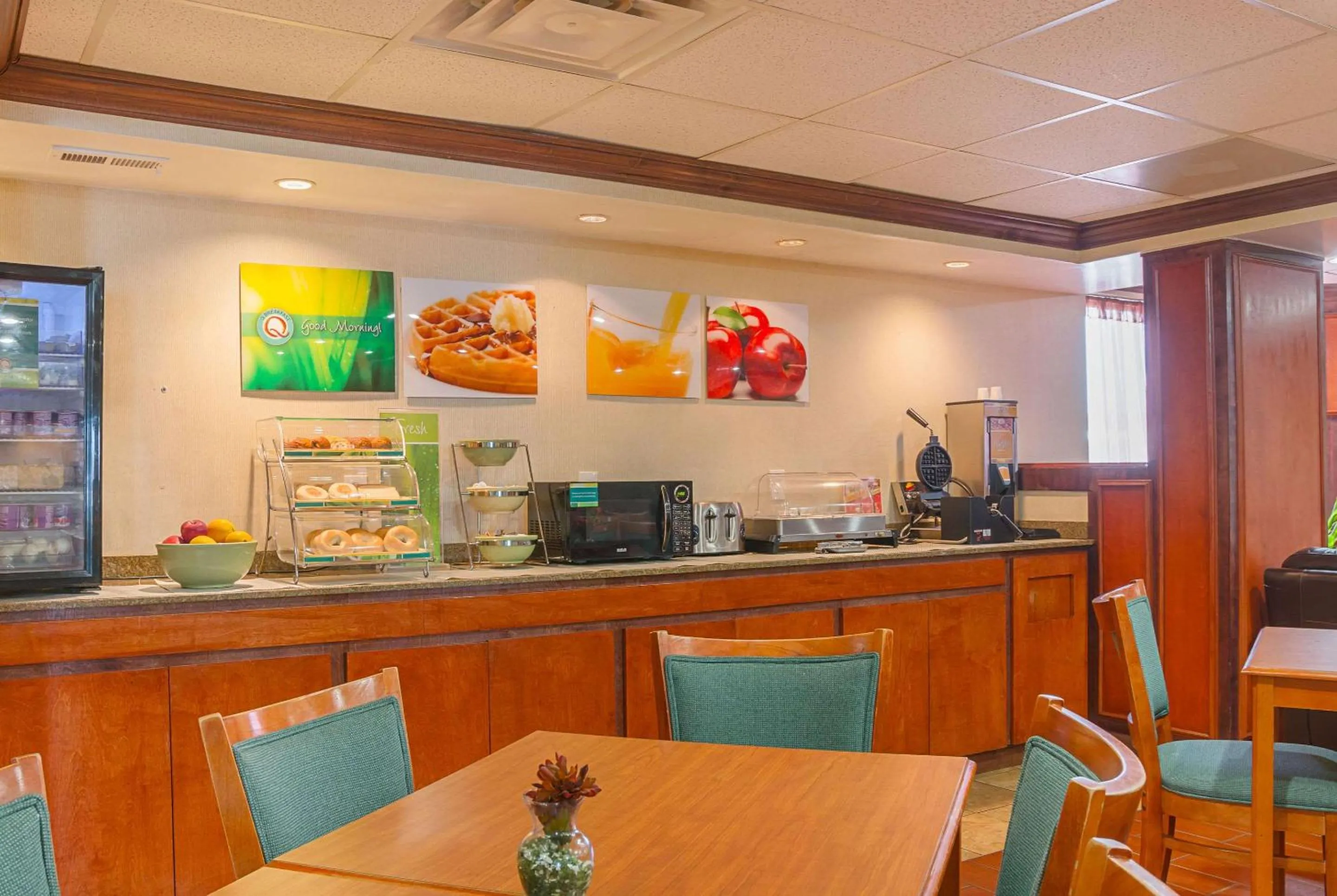 Restaurant/places to eat in Quality Inn & Suites Detroit Metro Airport