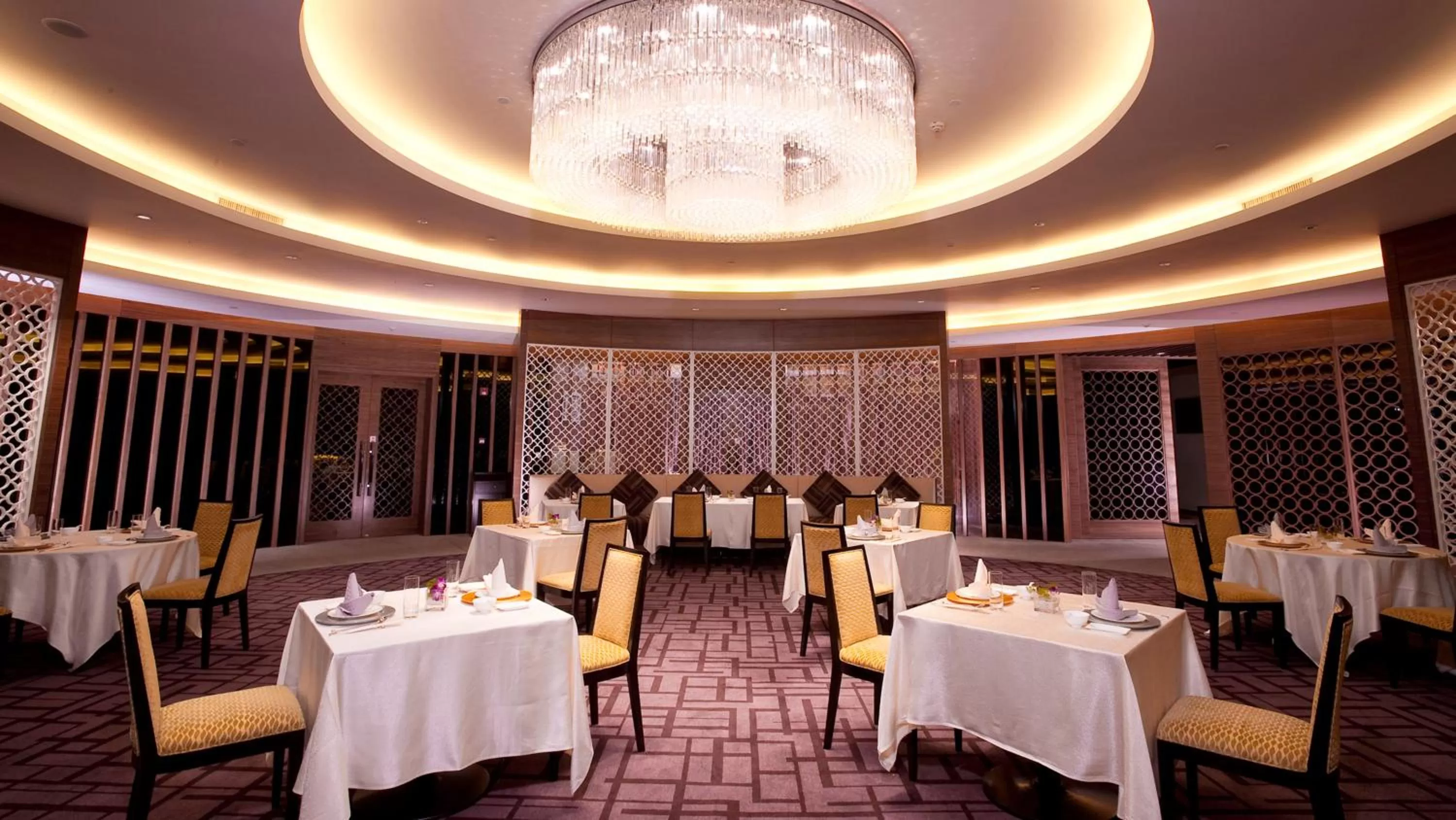 Restaurant/places to eat in Holiday Inn Tianjin Riverside by IHG