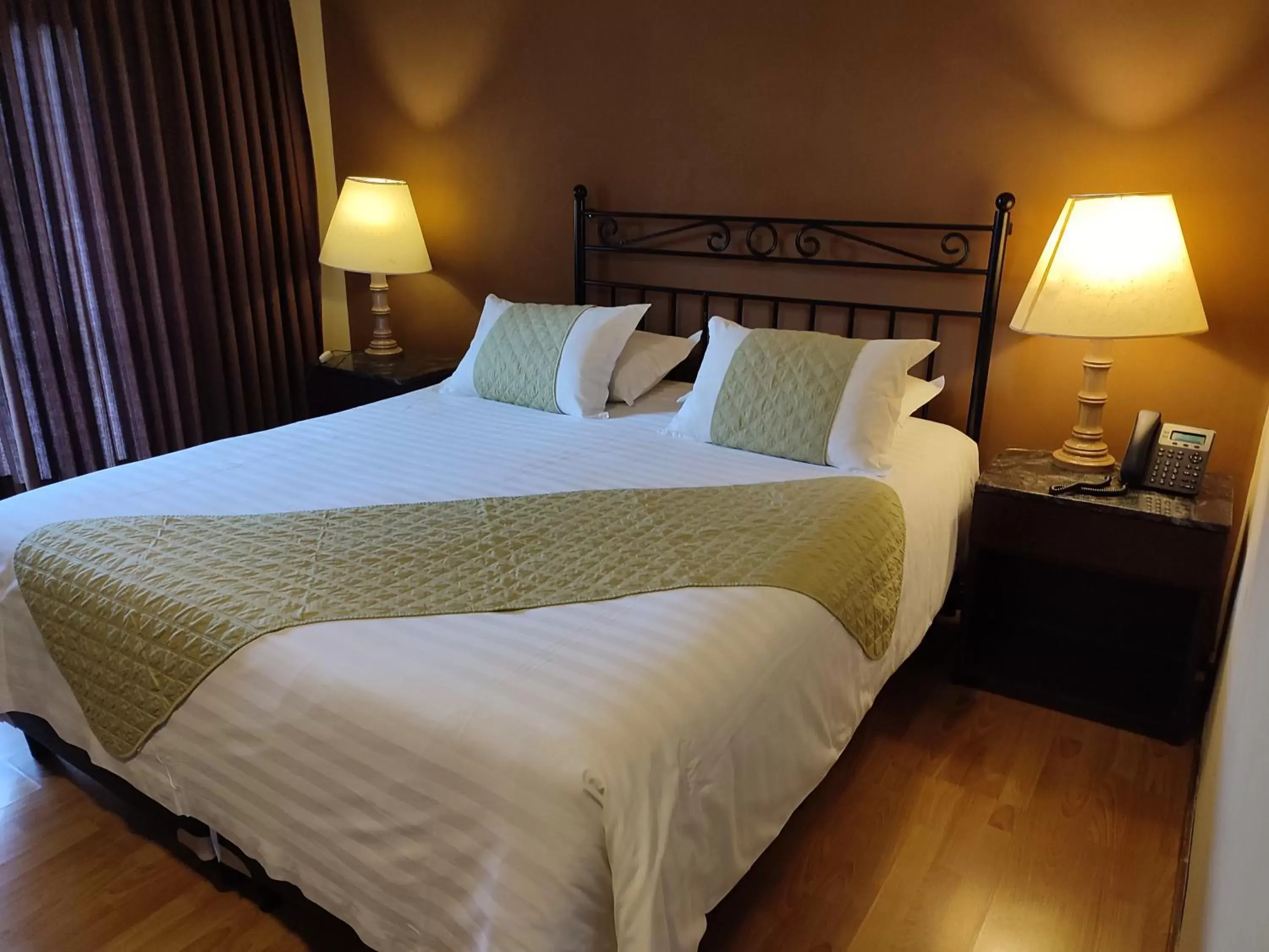 Standard Queen Room in Hotel Los Ceibos Standard Queen Room in Hotel Los Ceibos