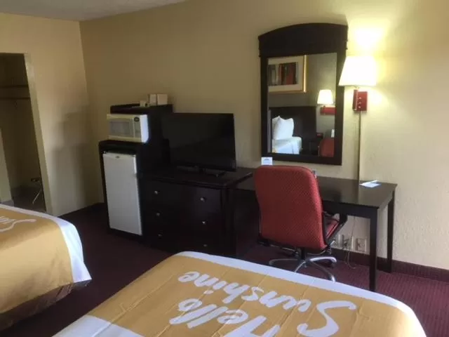 Bed in Days Inn by Wyndham Paintsville