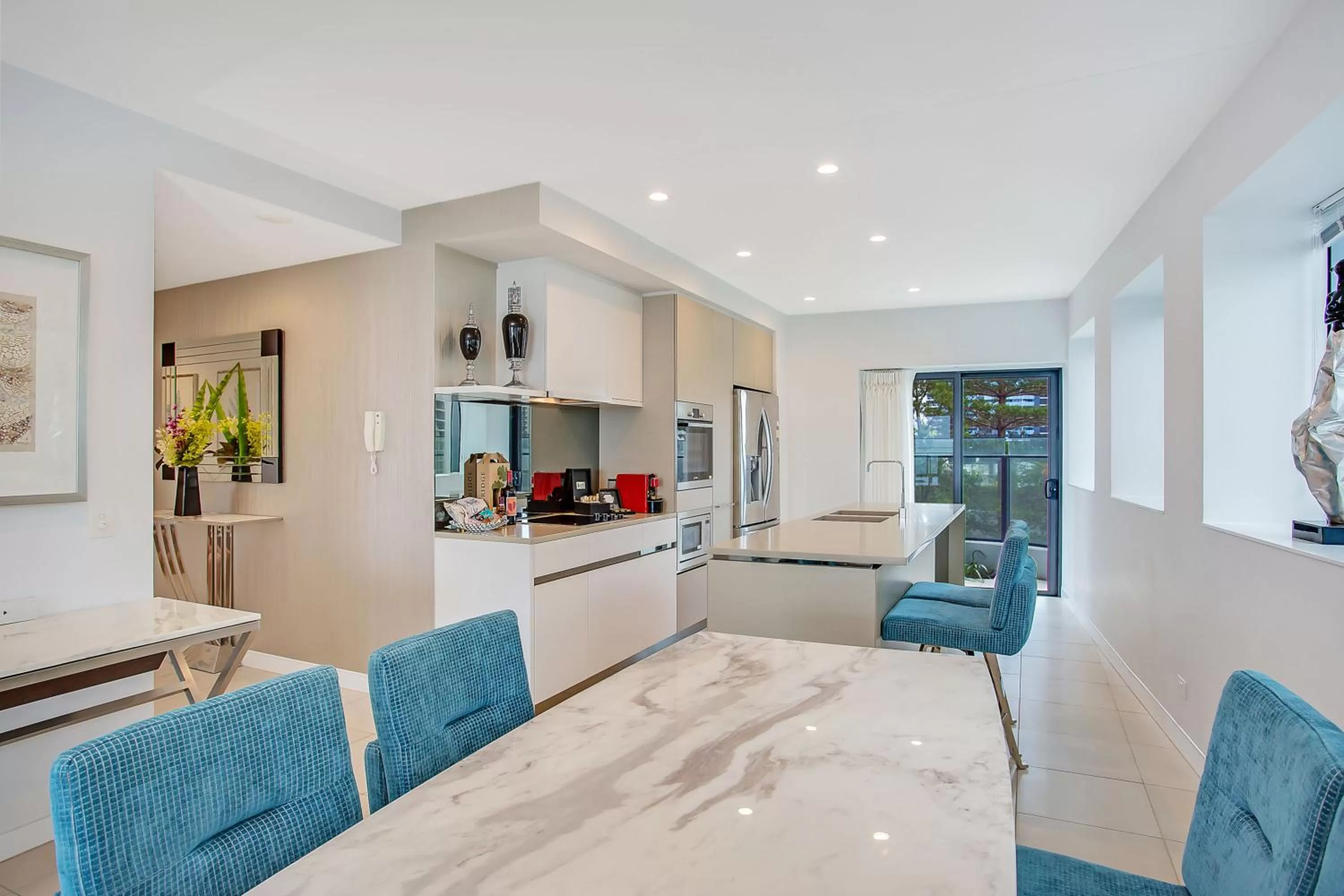 Dining area in Peppers Soul Surfers Paradise