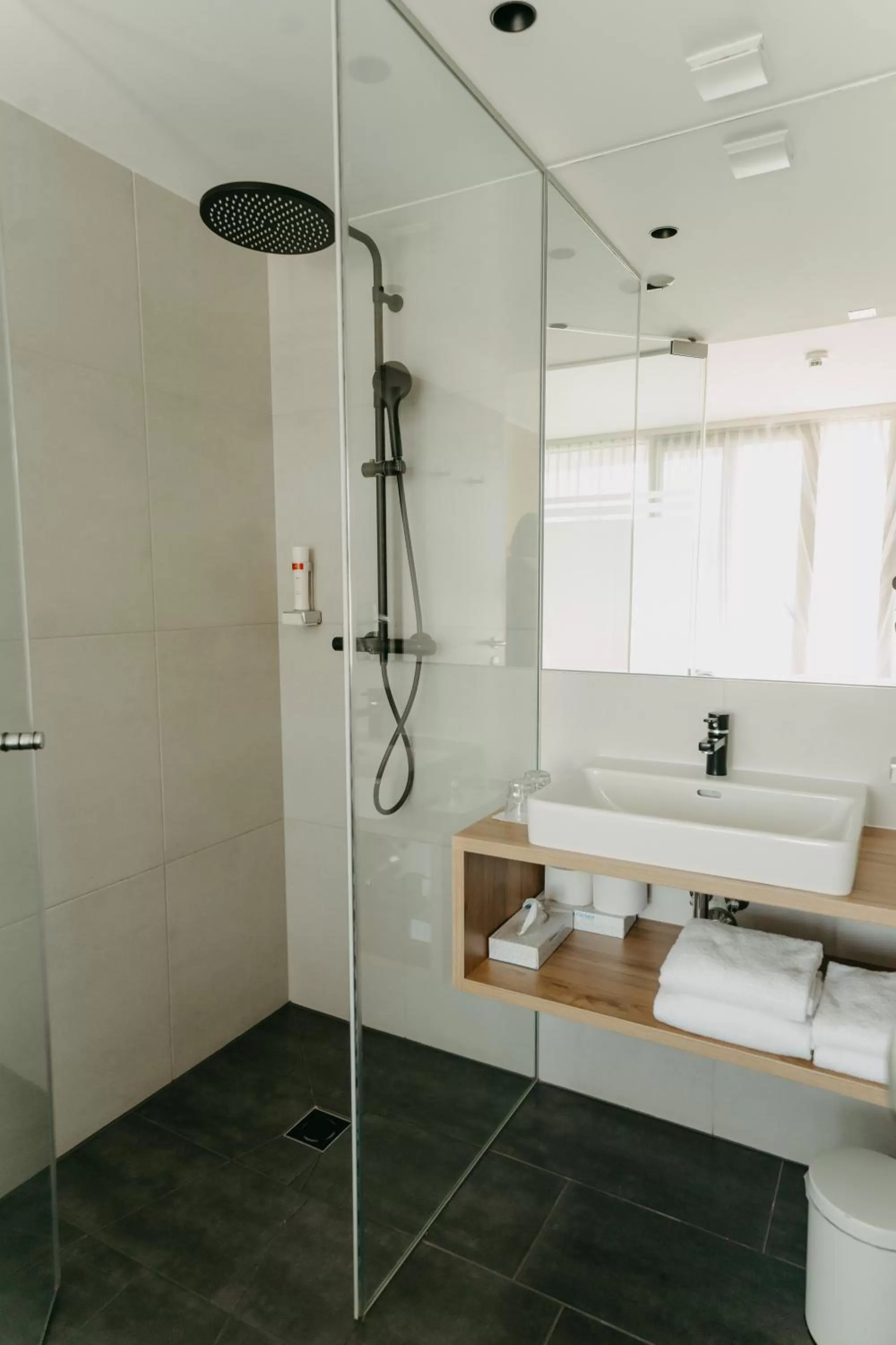 Bathroom in Rocket Rooms Velden