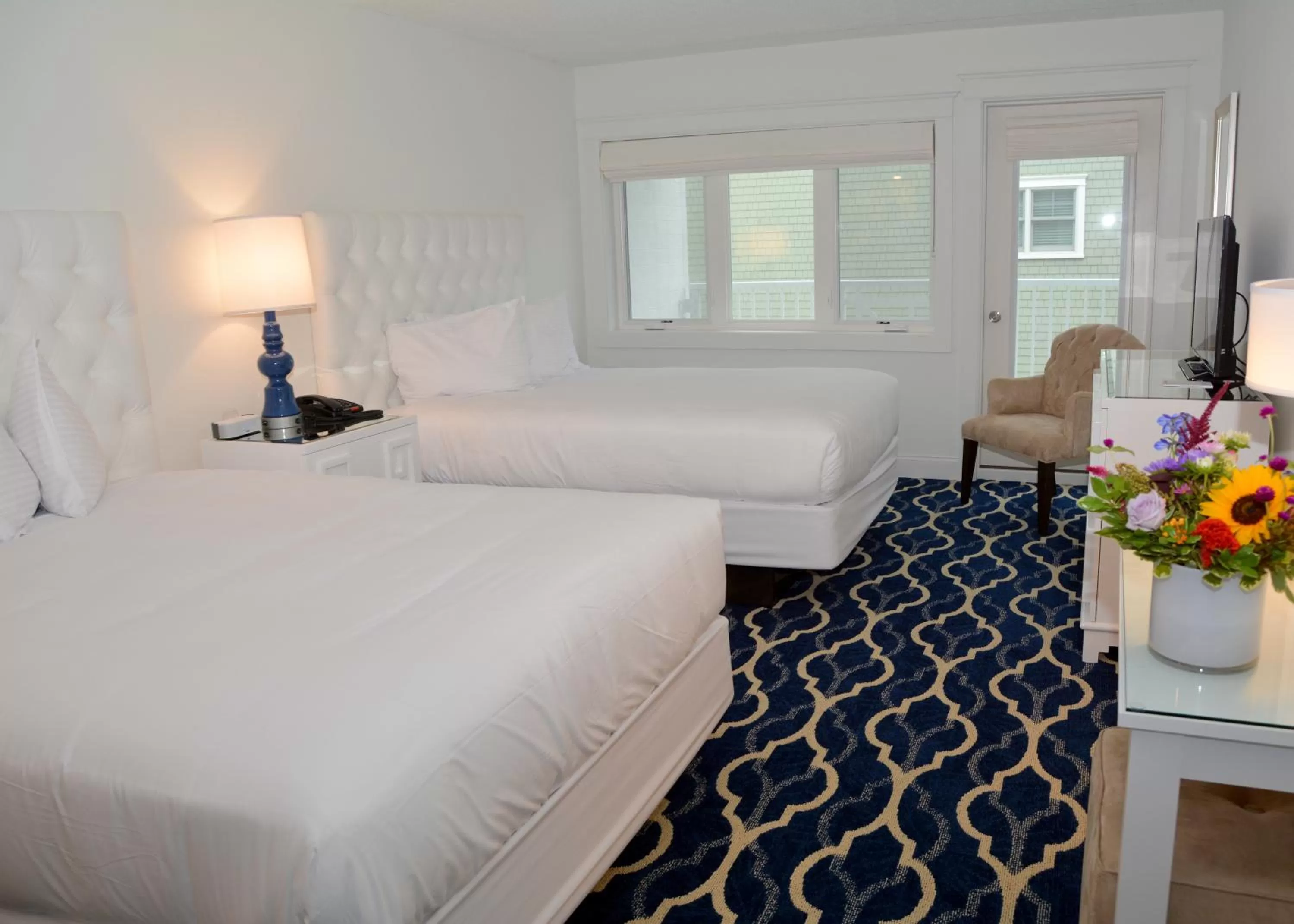 Photo of the whole room, Bed in ICONA Cape May