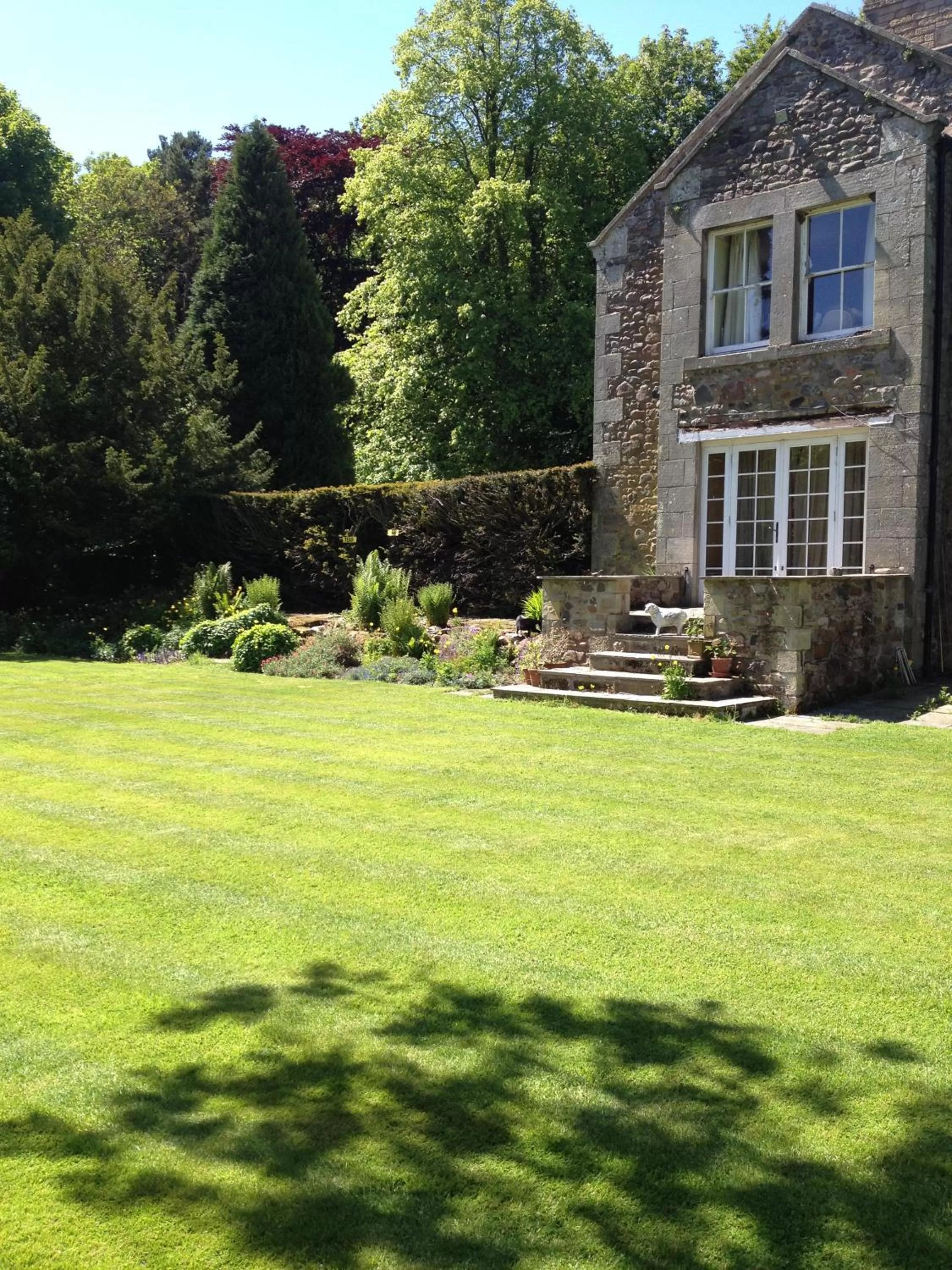 Garden in Ingram House Bed & Breakfast