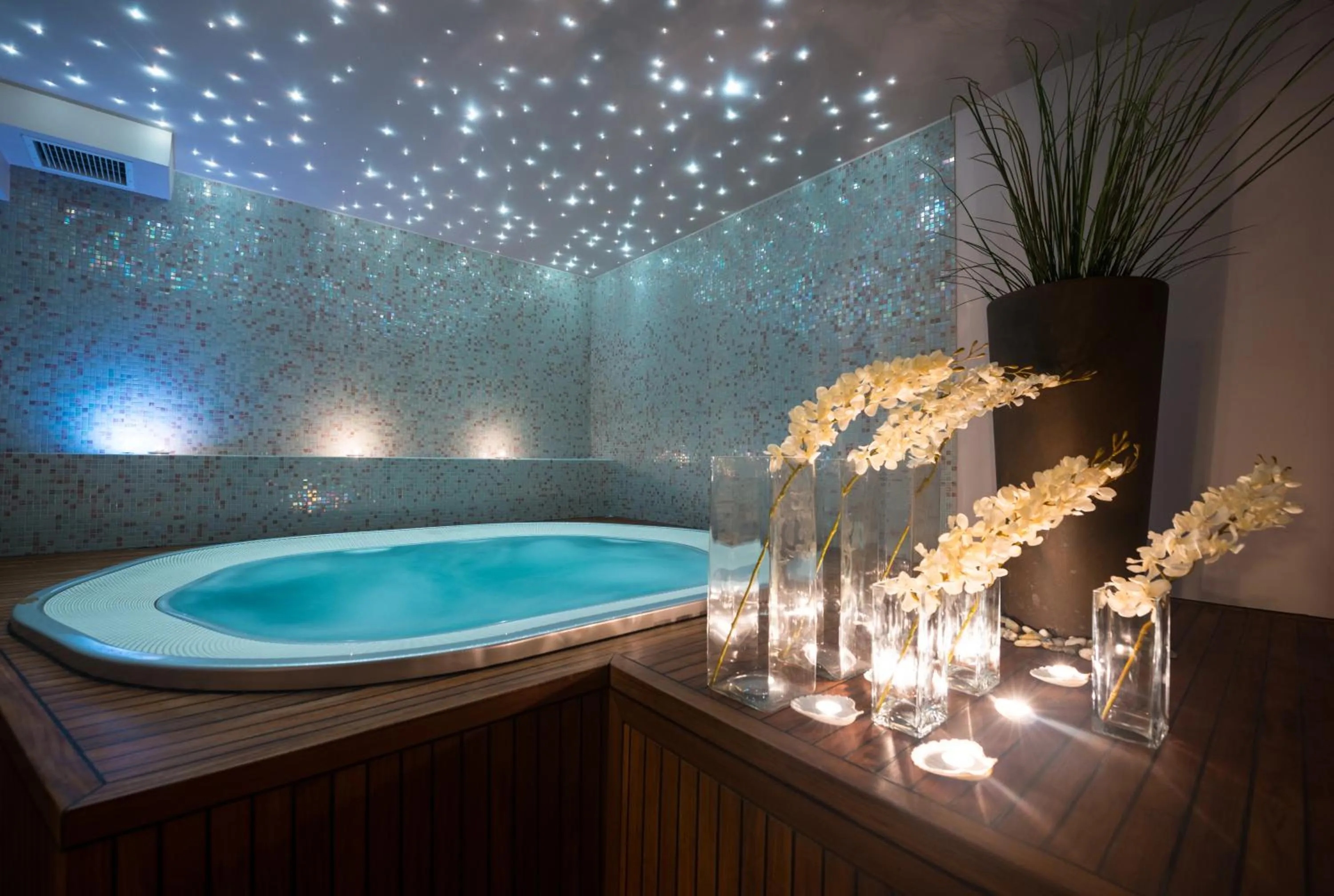 Hot Tub in Bastion Heritage Hotel