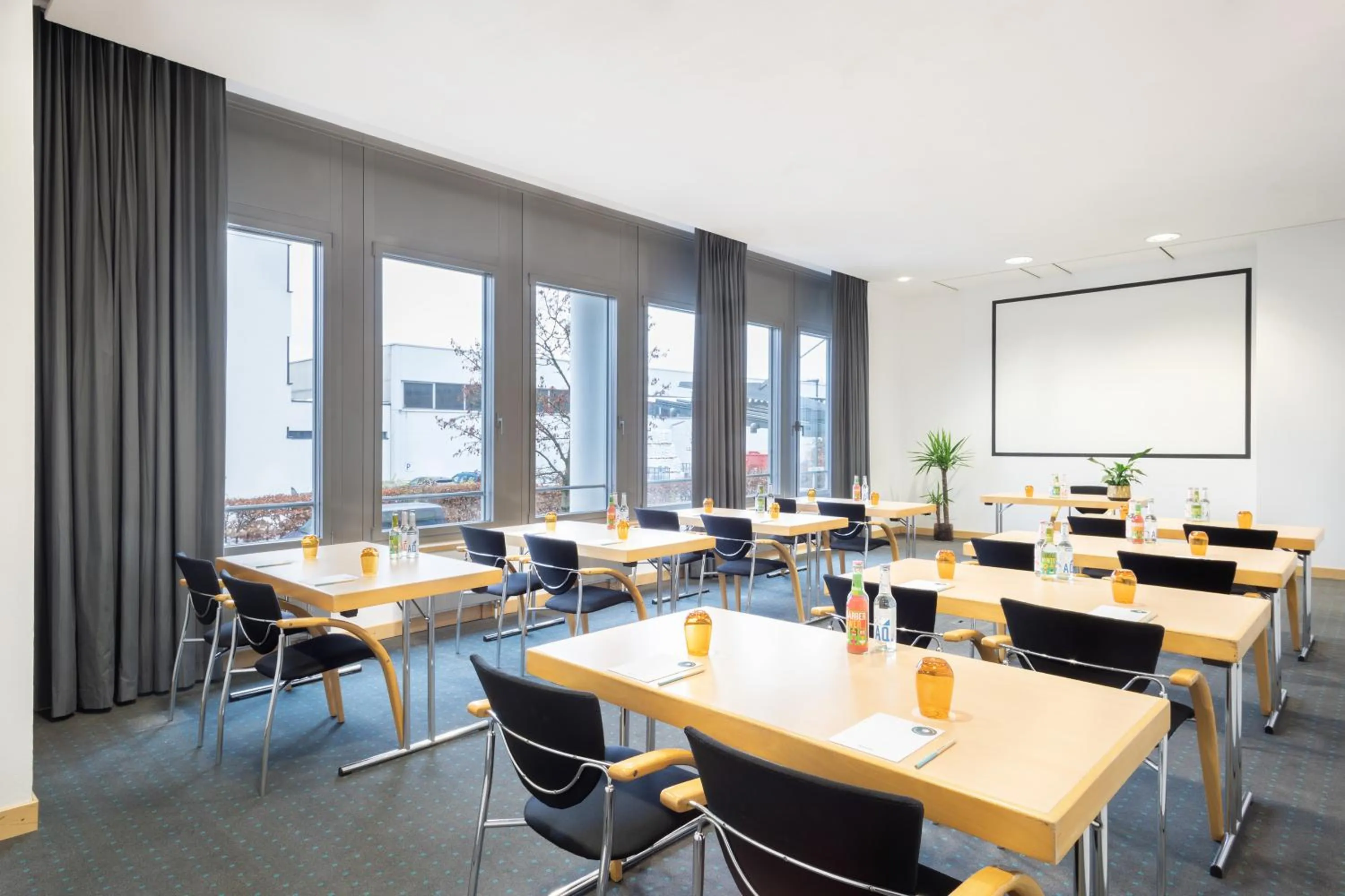 Business facilities in Four Points by Sheraton Munich Messe