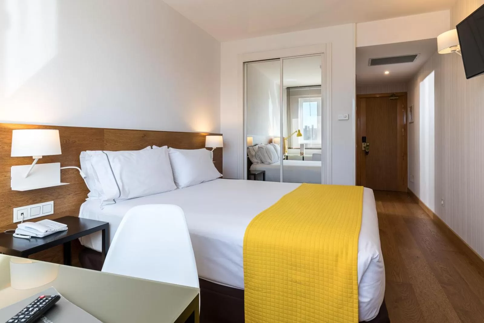 Photo of the whole room, Bed in Rafaelhoteles Atocha