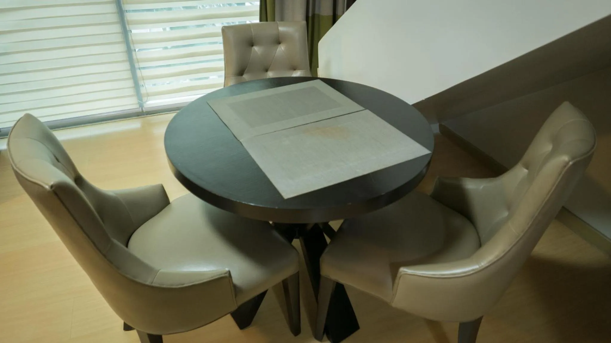 Dining area in Avant Serviced Suites - Personal Concierge