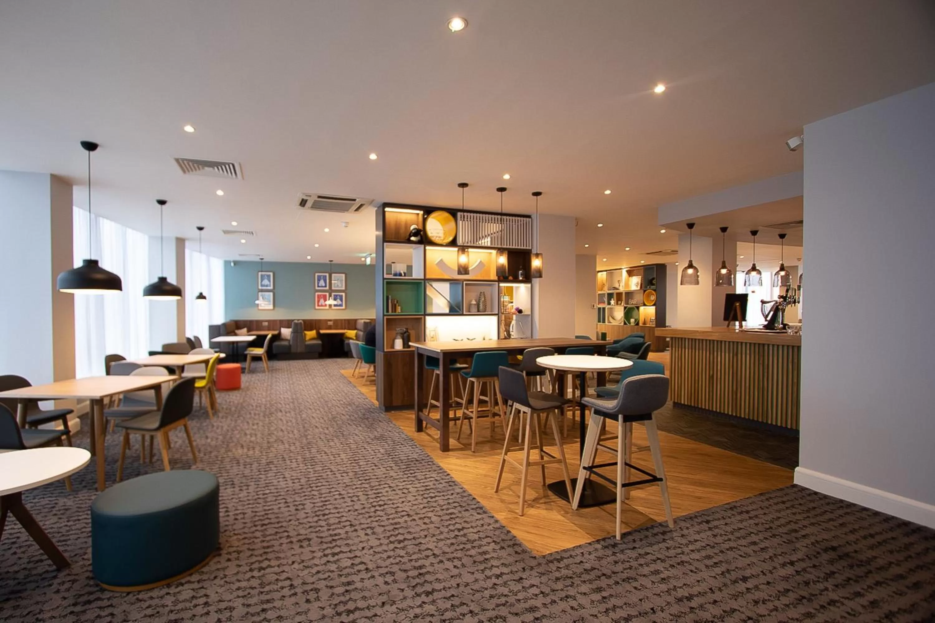 Lounge or bar in Holiday Inn Preston by IHG