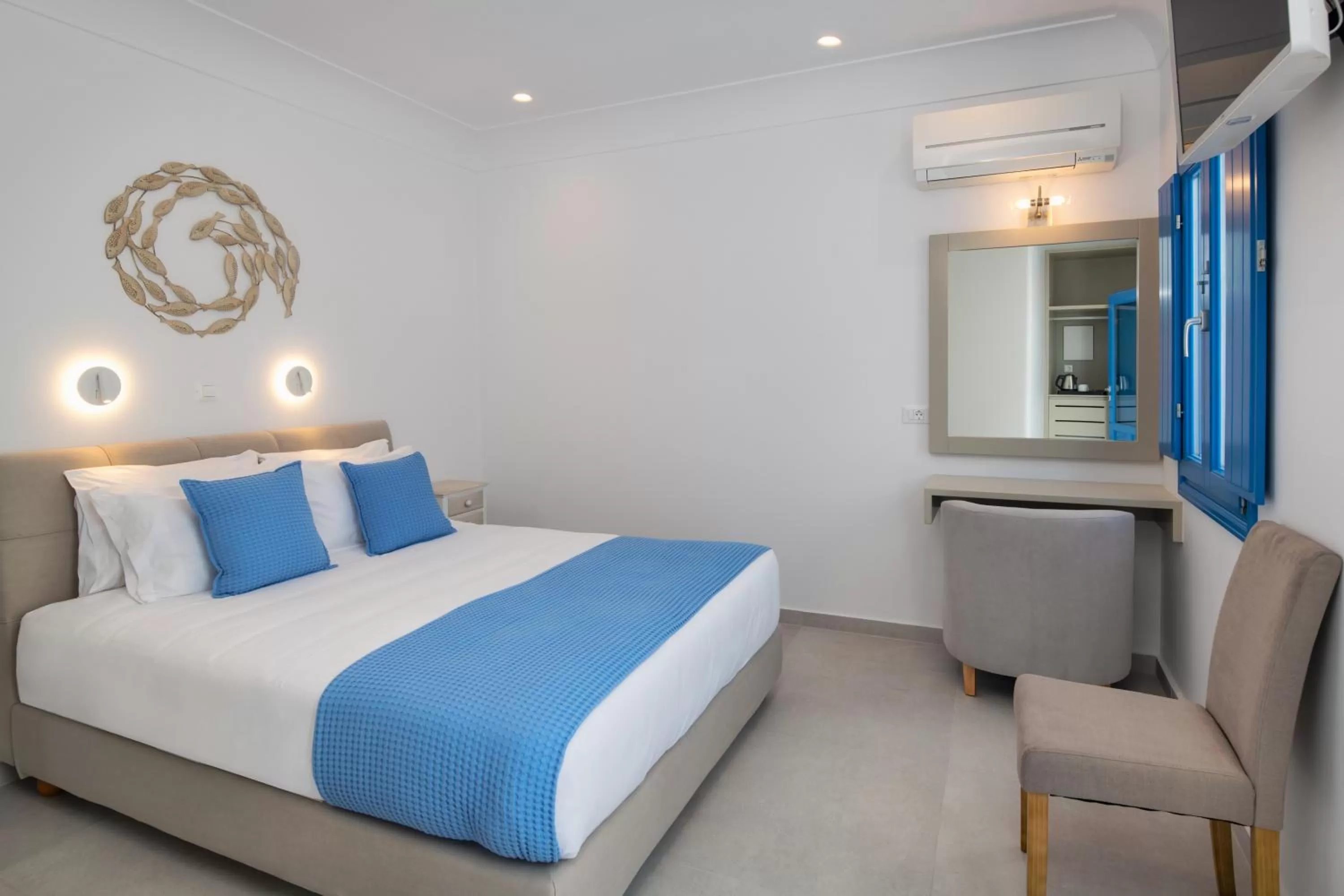 Photo of the whole room, Bed in City Break