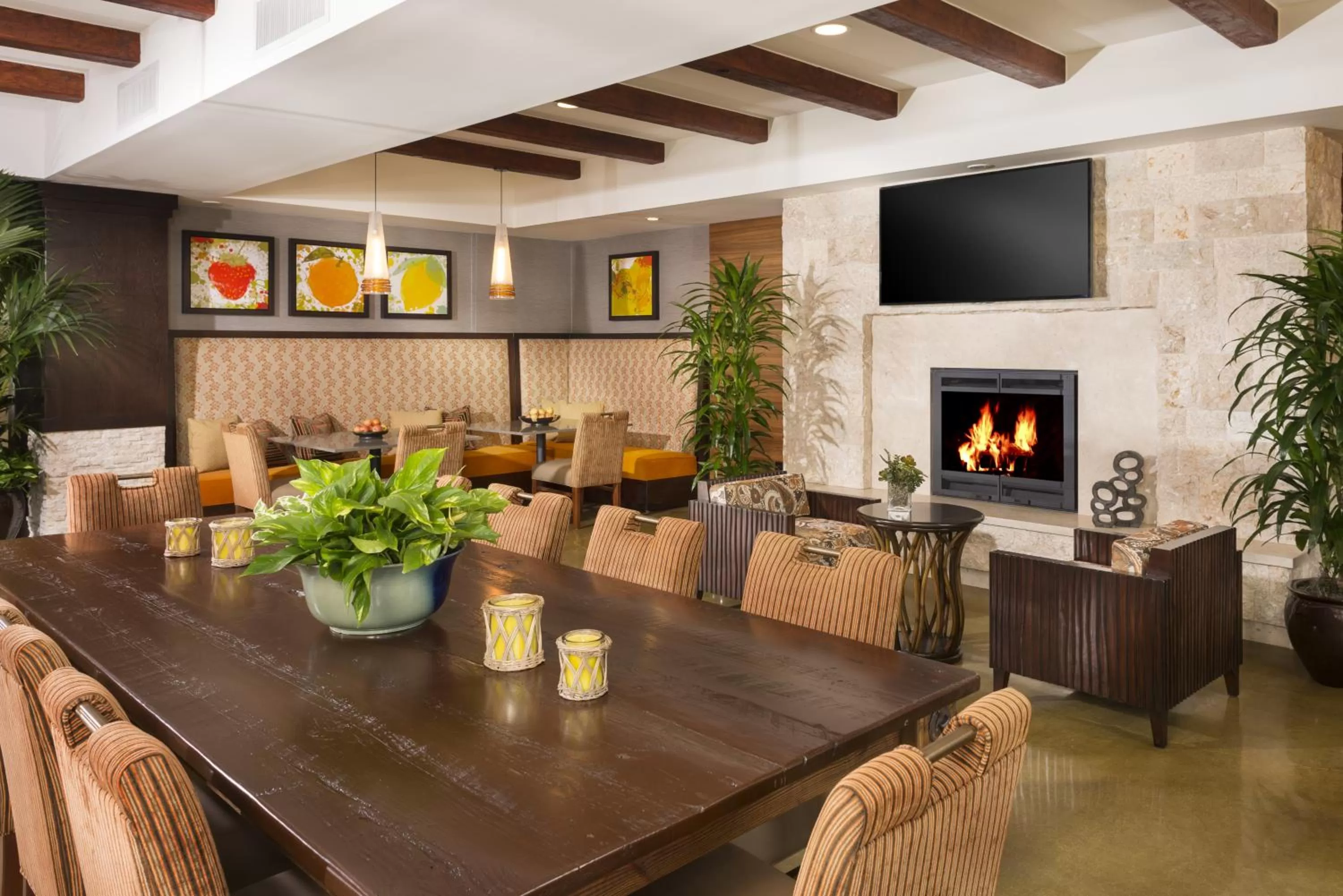 Restaurant/places to eat in Ayres Hotel Orange